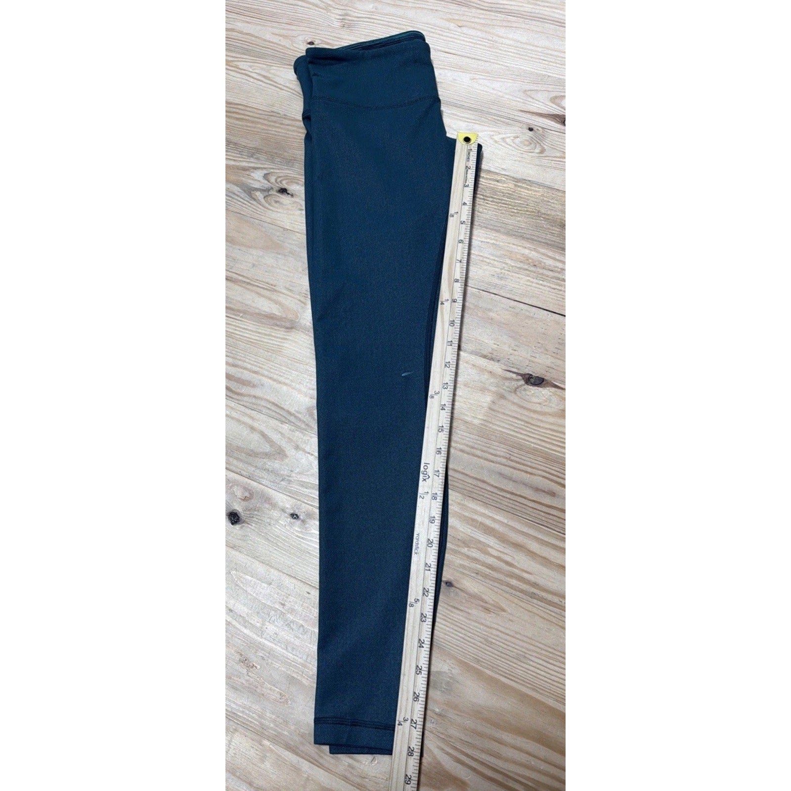 Lululemon size 6 laguna green high rise leggings mapped out 28"