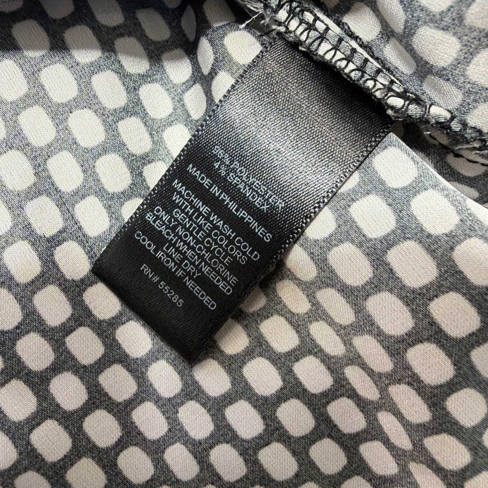 Express Top blouse shirt Black White Geometric Design Short Sleeve Zip Front XS