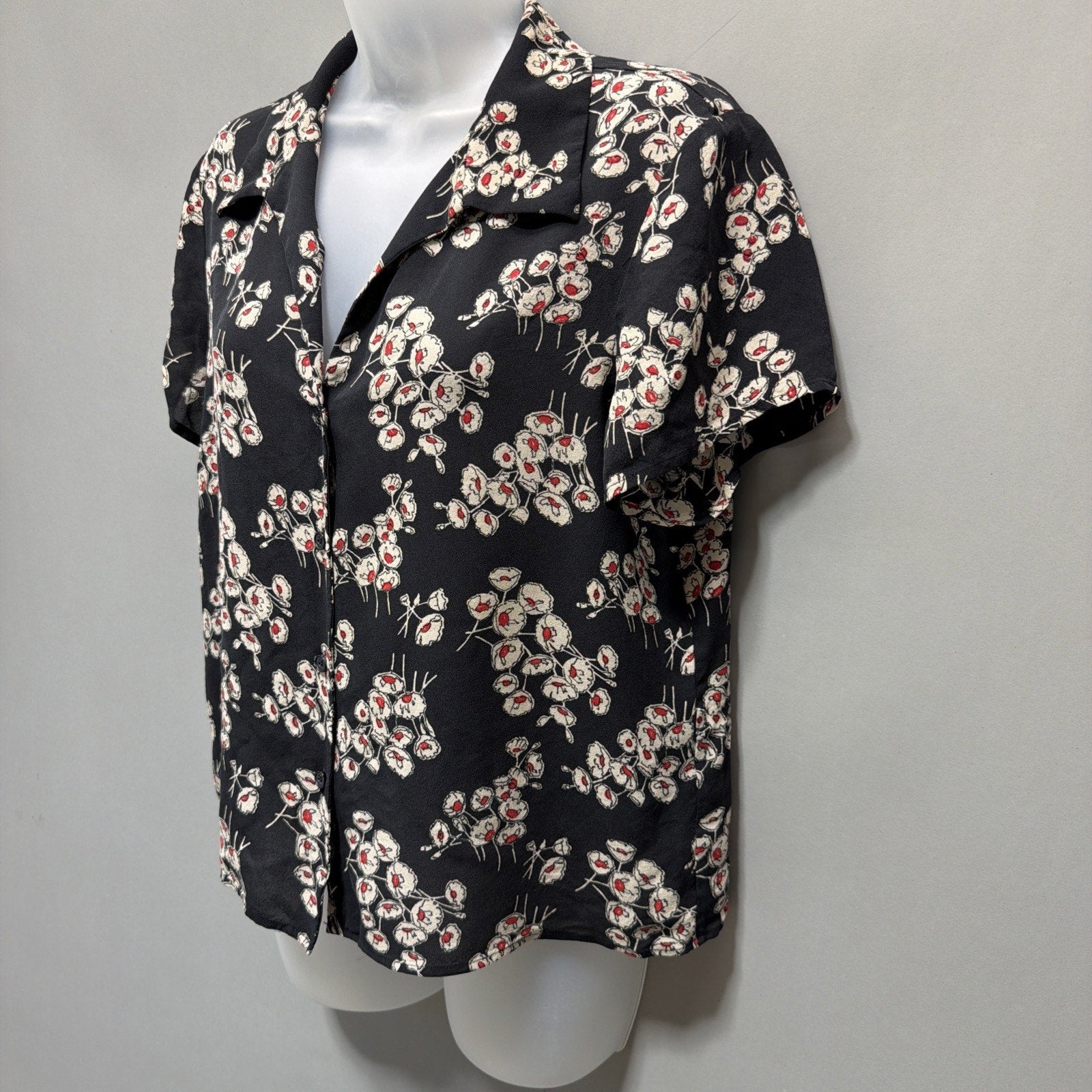 Jones New York Women’s 100% Silk Blouse Size 16 Black Floral Button Fits Small