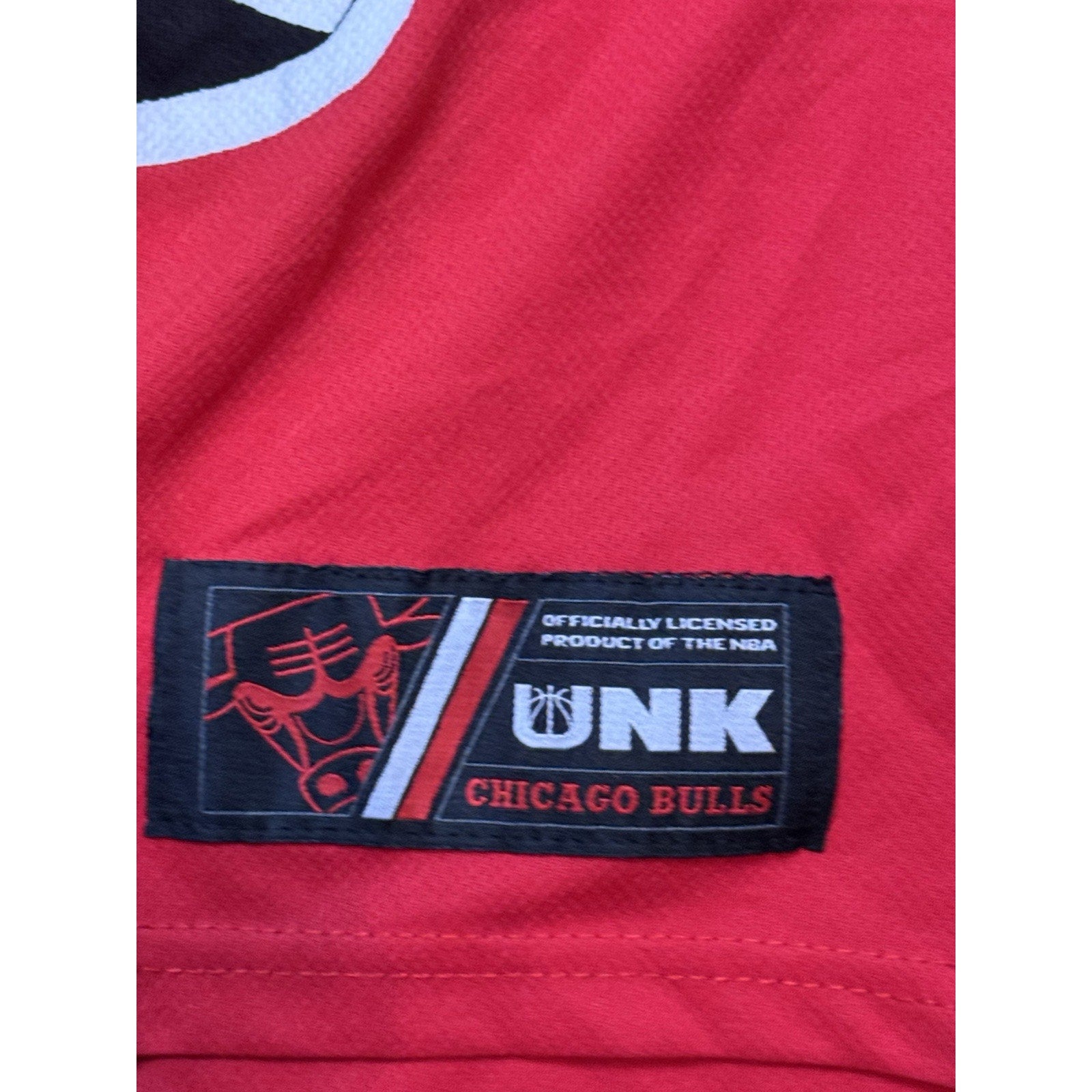 Chicago Bulls Jersey Medium NBA Button Up Shirt Short Sleeve Red Black UNK NWT