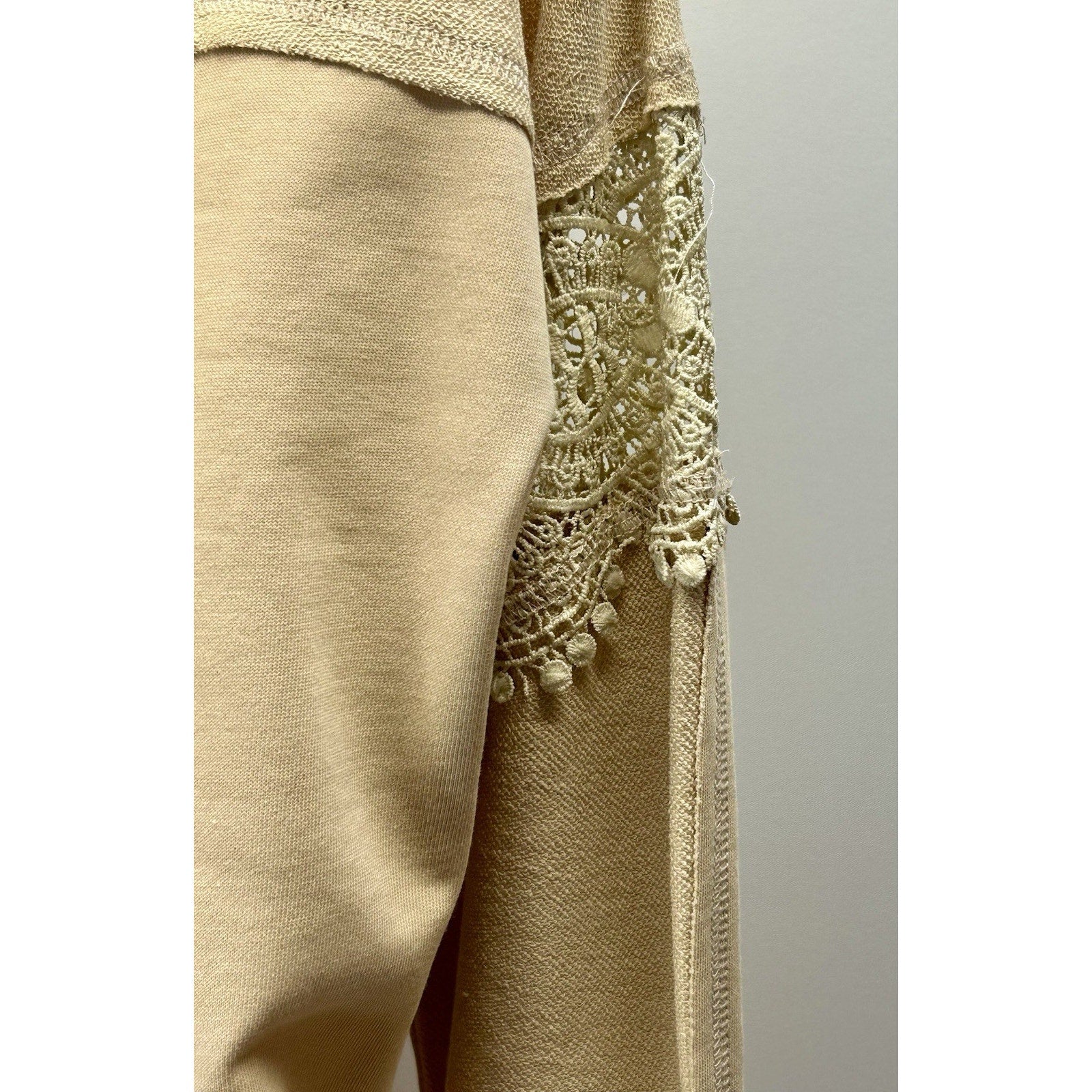 La Miel 100% Cotton Crochet Breezy Long Sleeve V-Neck Blouse Size Small (New) .