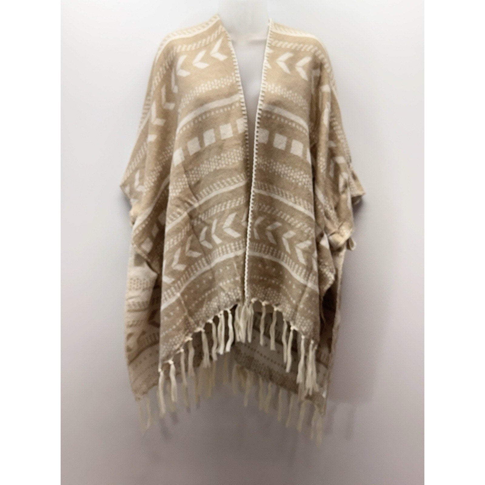 FALLS CREEK NWT ONE SIZE OPEN CARDIGAN Beige & White