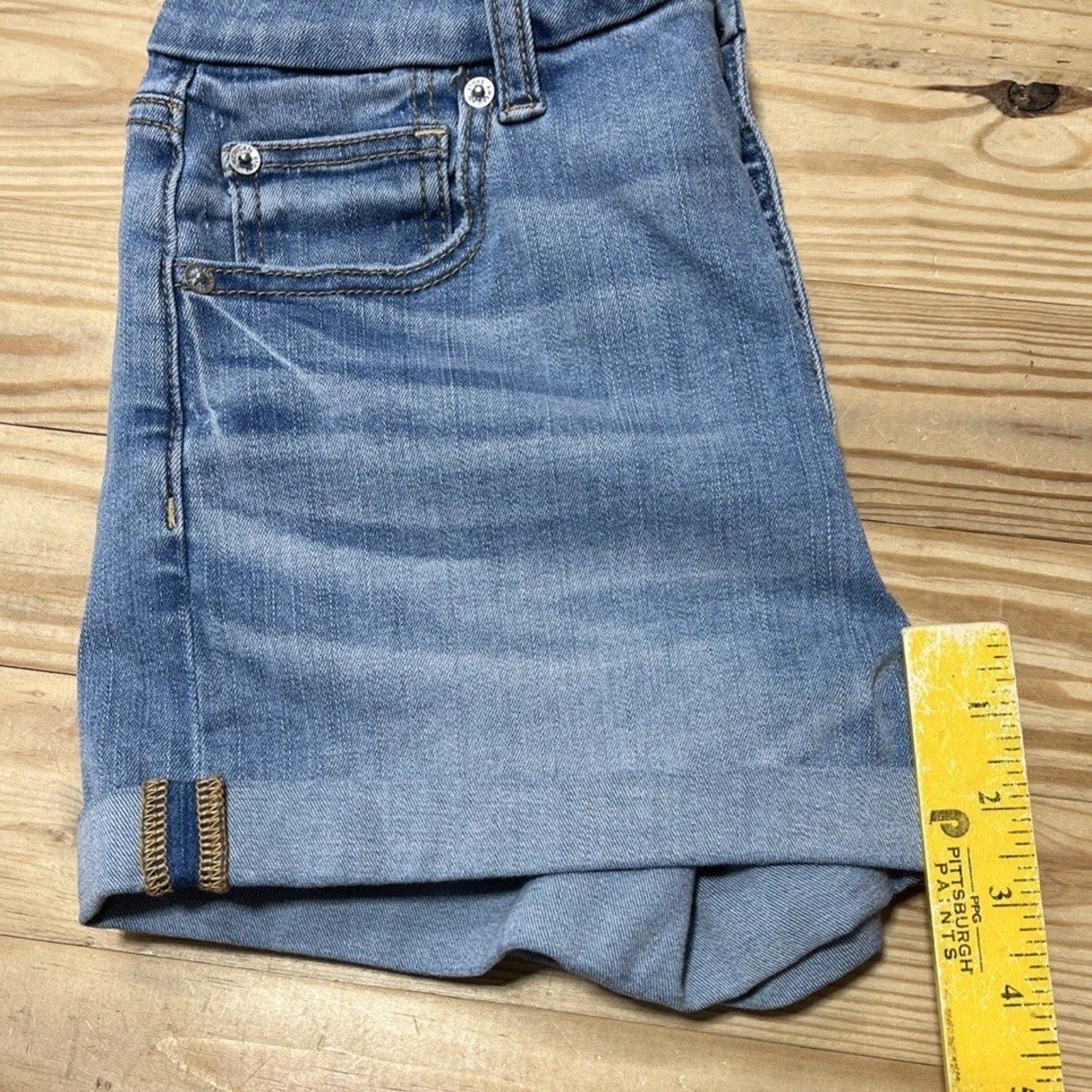 American Eagle Curvy High Rise Shortie Shorts Size 6 Medium Wash Cuffed Hem