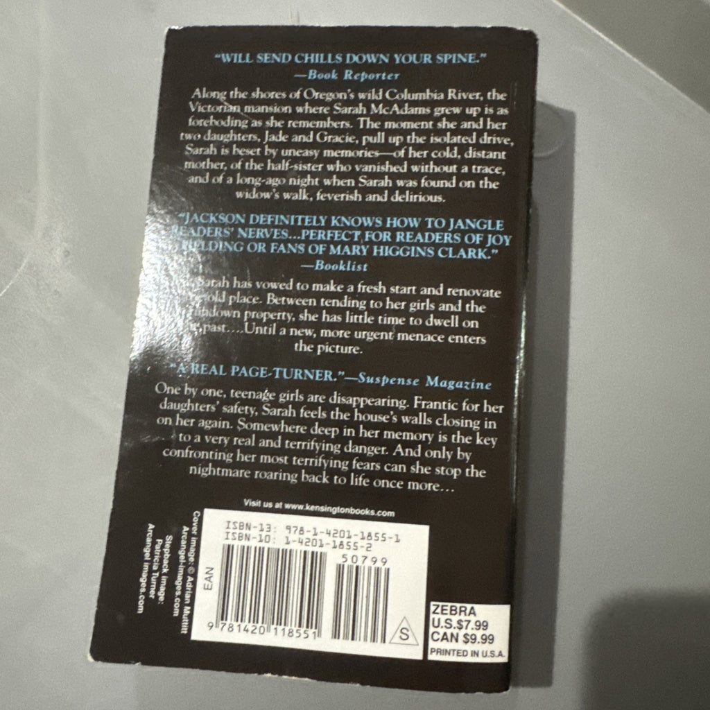 Close to Home - Mass Market Paperback By Jackson, Lisa - VERY GOOD