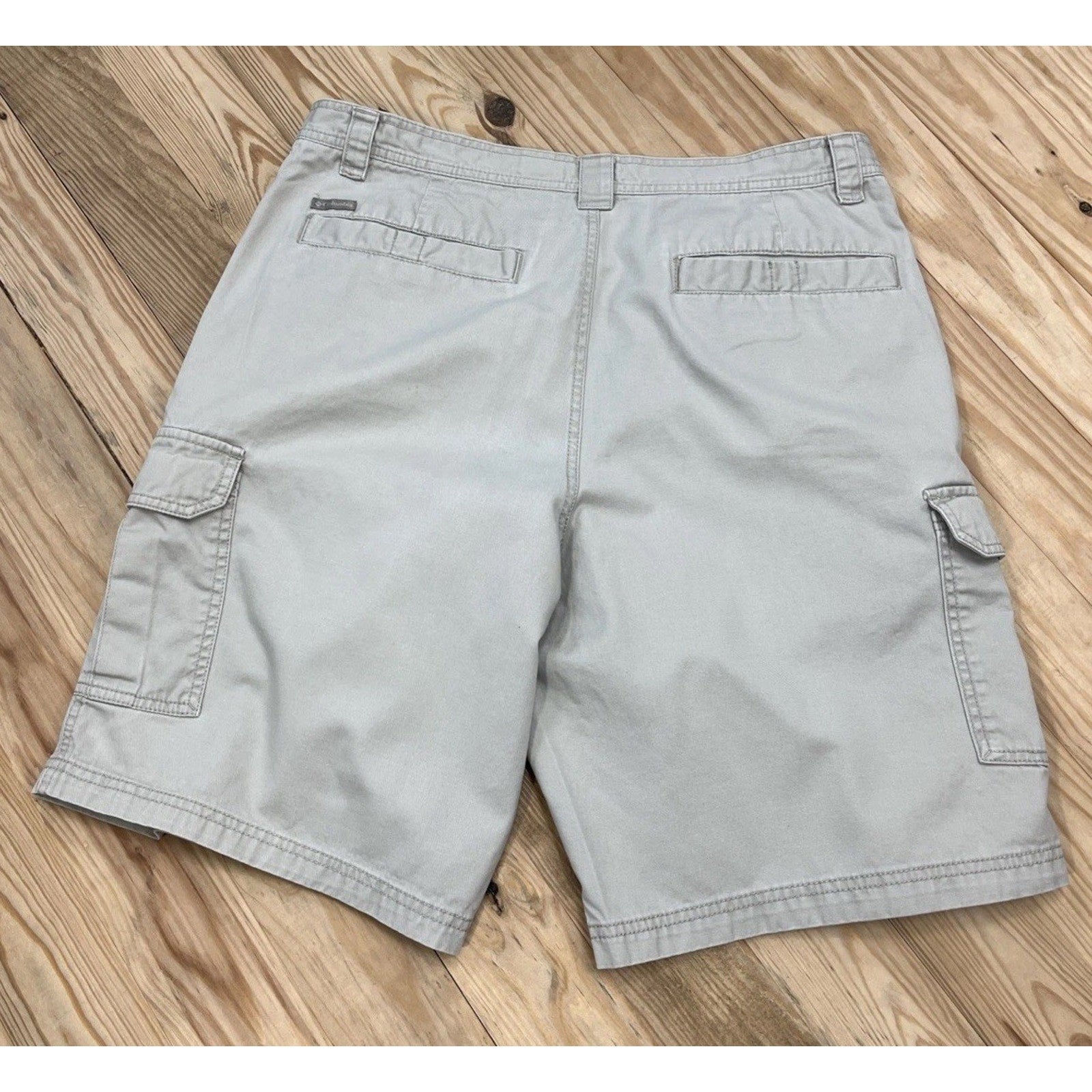 Columbia Cargo Shorts Men's 36x10 Light Beige Cotton Twill 7 Pocket