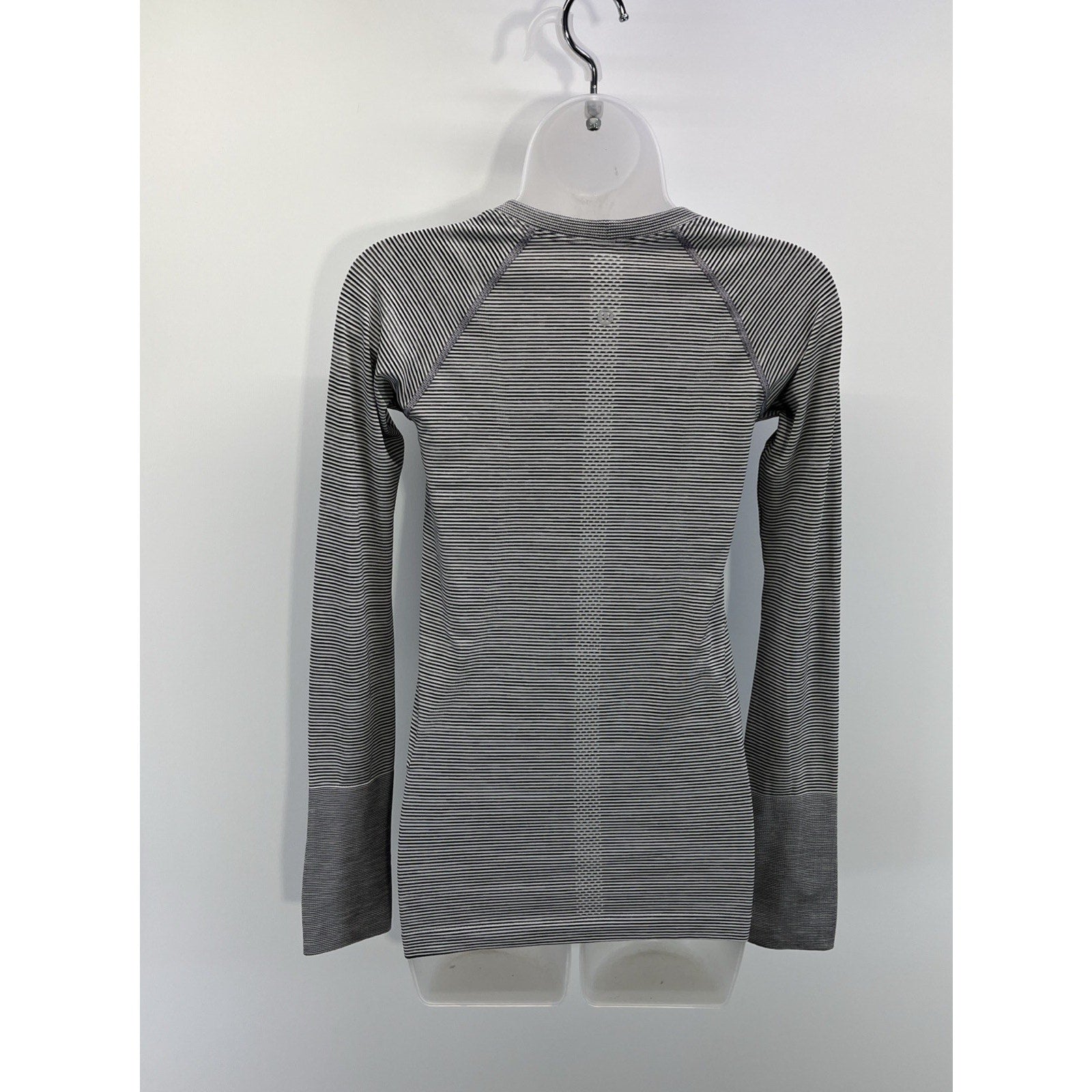 LULULEMON ATHLETICA Swiftly Tech Long Sleeve Crew In Gray Thumbholes Size 2