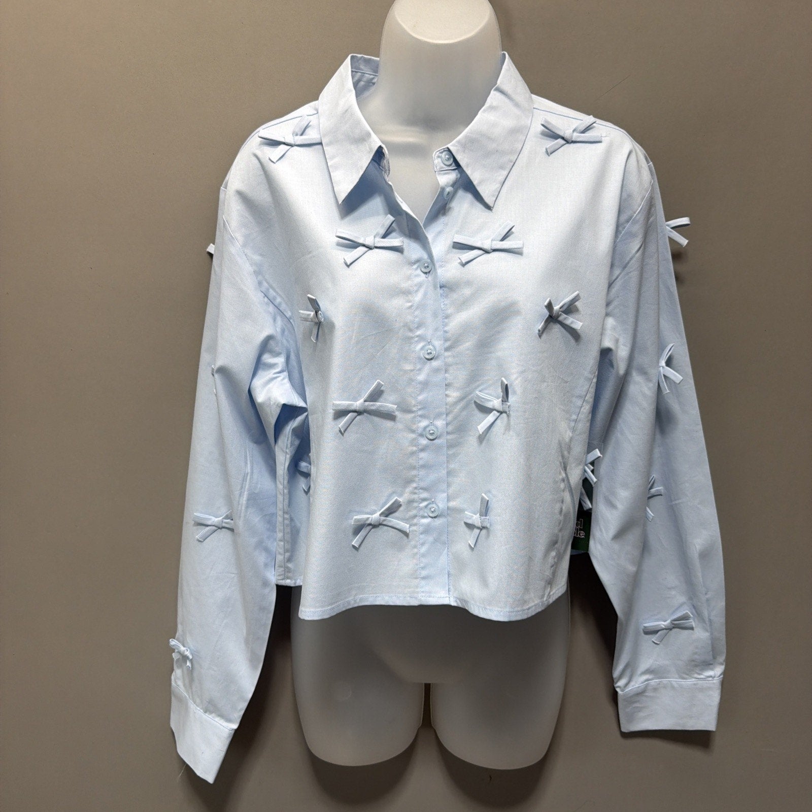 Wild Fable Women’s Blouse Long Sleeved Butt Down Bows Cropped Blue NWT Size L