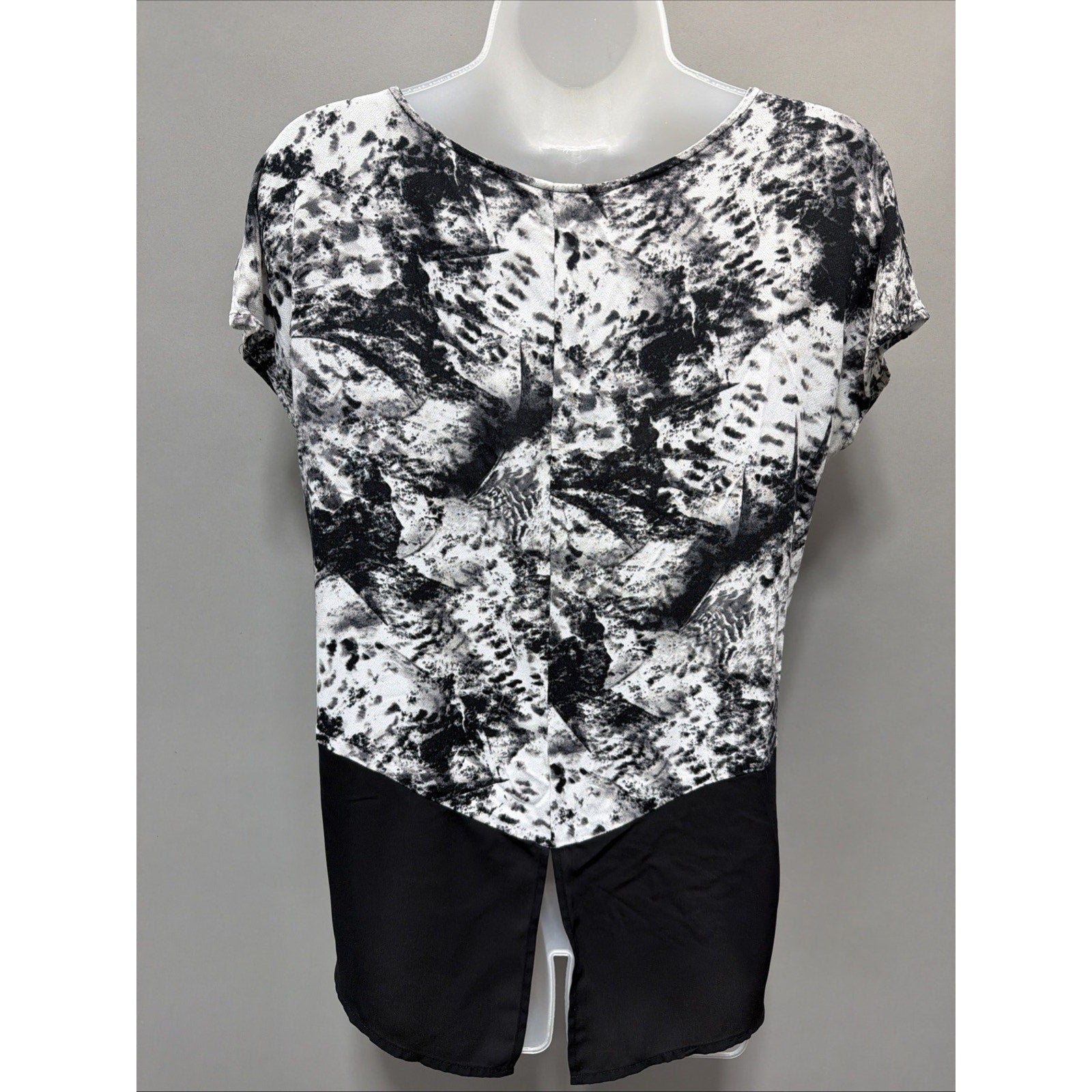 “Rock And Republic”Women's Shirt Black~White~Tuxedo Tail~Cap Sleeve~Size XS