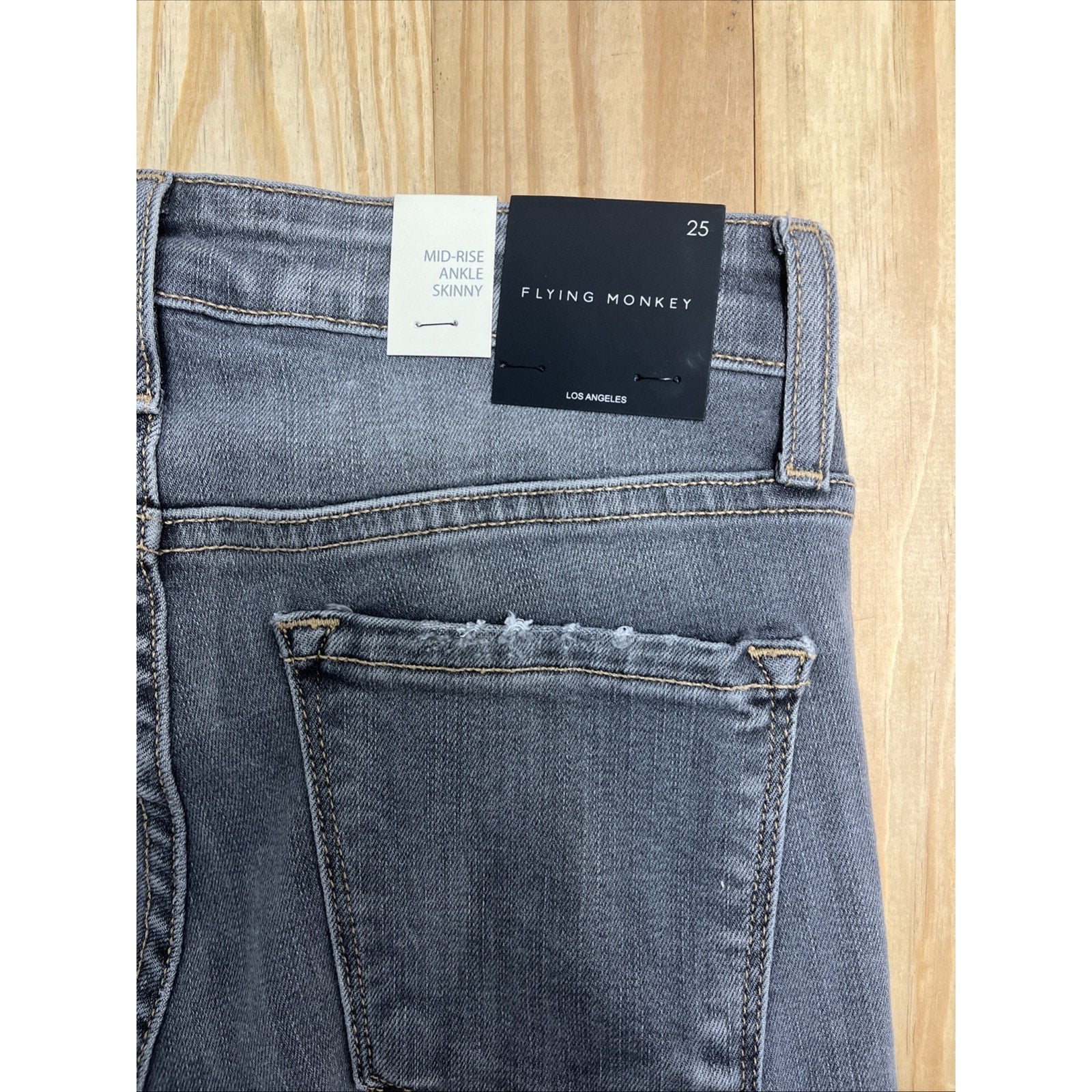 NWT Flying Monkey Mid Rise Curved Fray Ankle Hem Ankle Skinny Size 25 Gray
