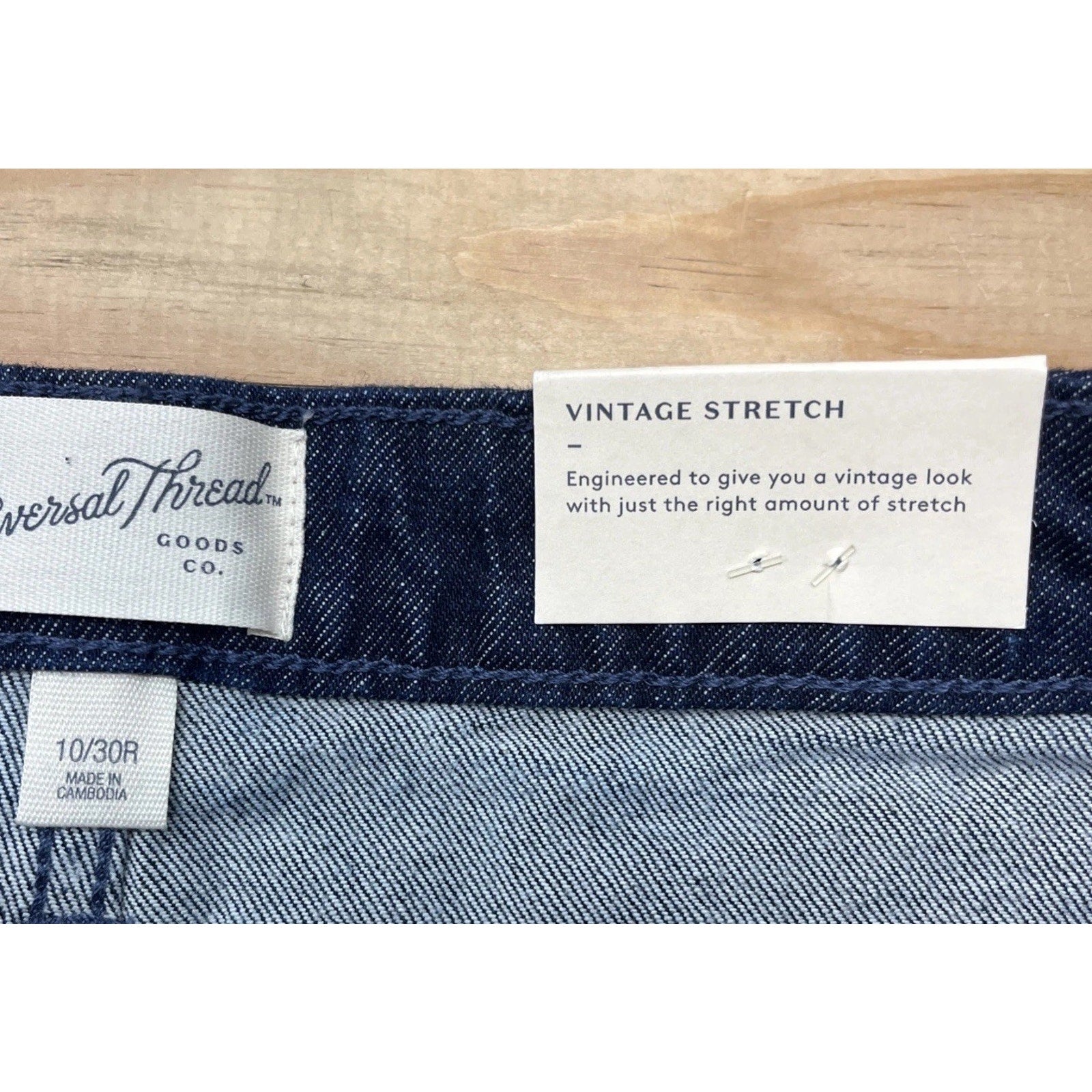 NEW Universal Thread Women's Vintage Midi Shorts Fray Hem Size 10/30