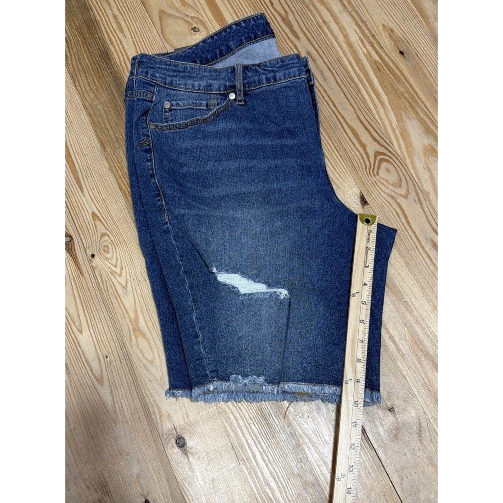 NWT Torrid Womens Plus Size 18 Ironic Distressed Jeans Blue Raw Hem stretch 9"