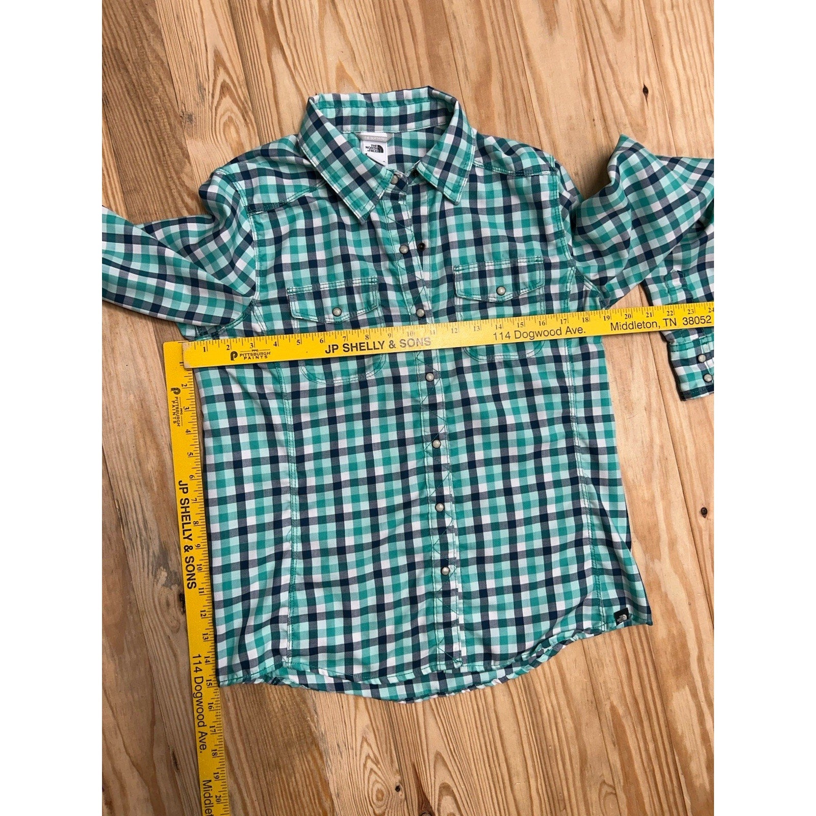 The North Face Women M Green Plaid Long Sleeve Pearl Button Down Outdoors