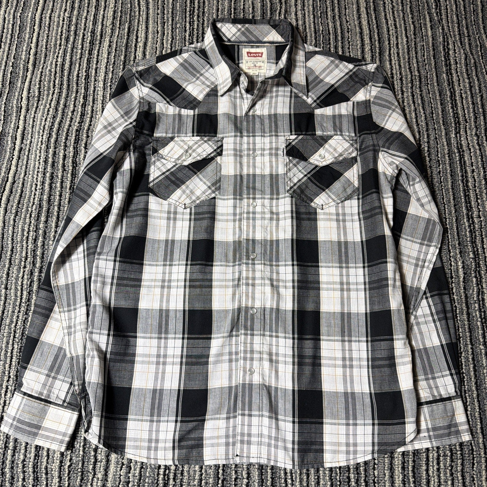 Levi's Men's Size Medium Modern Fit Pearl Snap Shirt Plaid Gray White Black