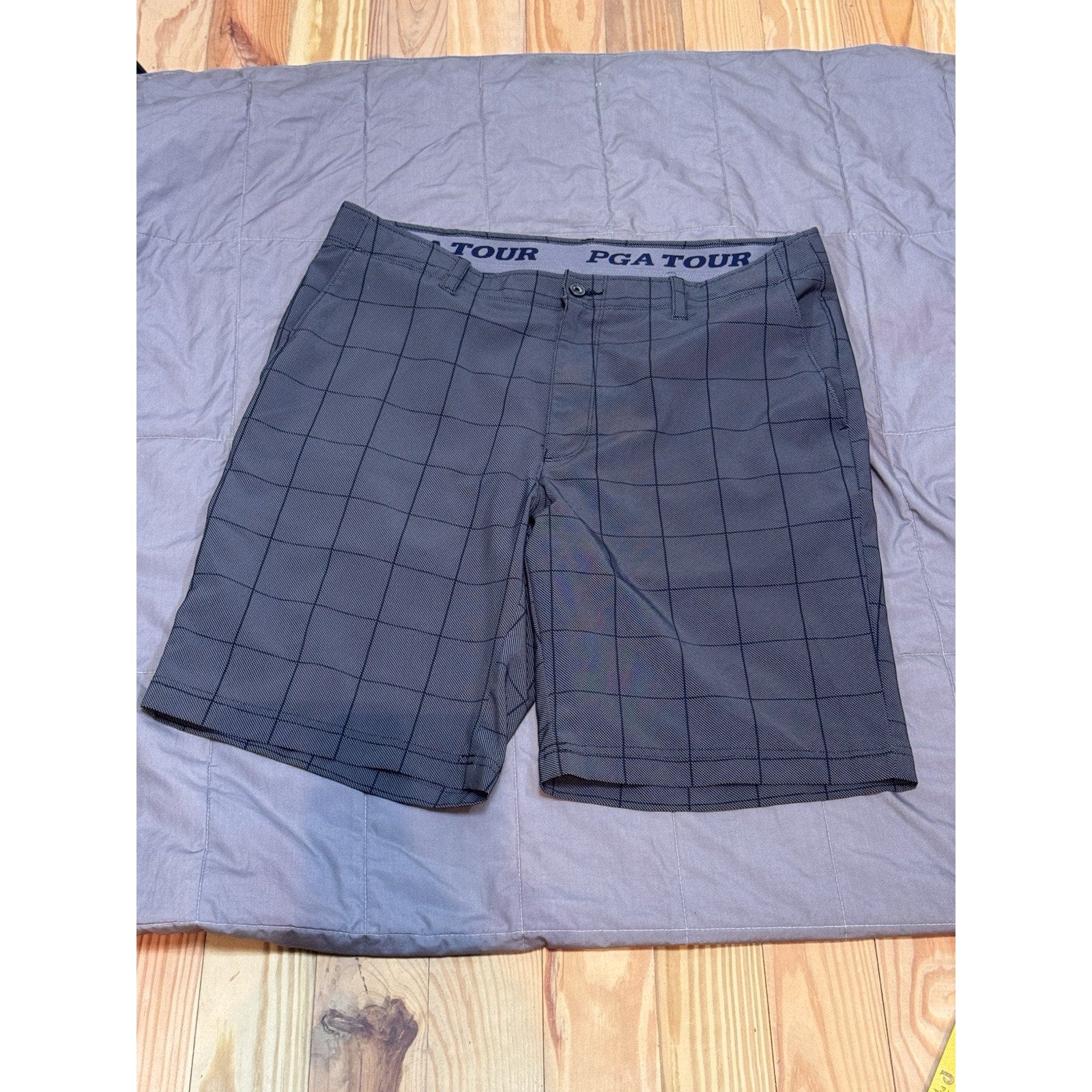 PGA Tour Shorts with Media Pocket in Gray Check Size 36 Golf Leisure