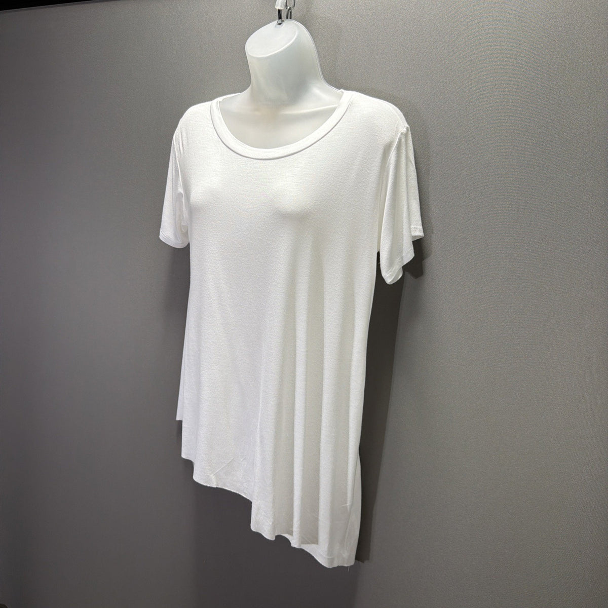 Derek Heart Womens M Short Sleeve Scoop Neck Asymmetrical T Shirt White Stretch