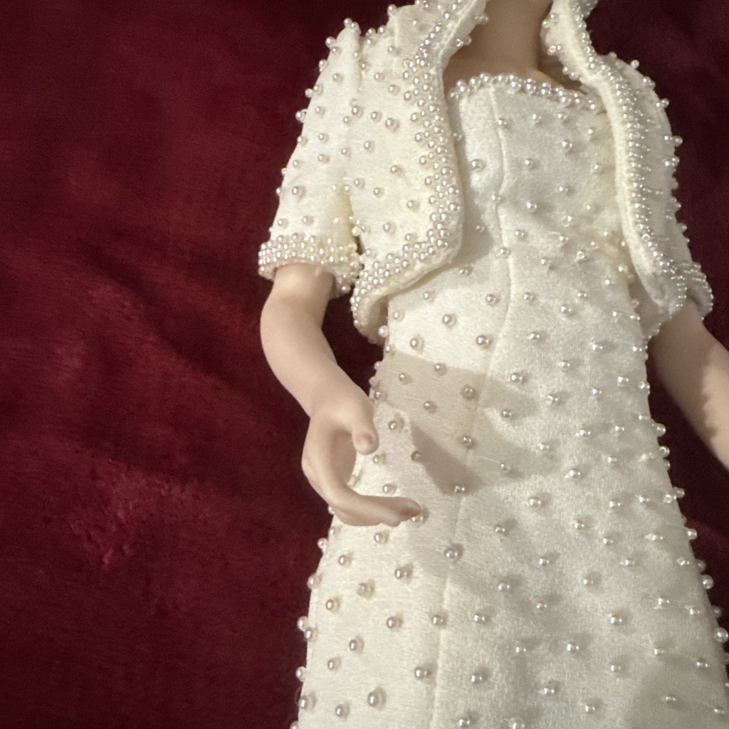 Diana Princess Porcelain Portrait Doll - Franklin Mint, White Pearl Dress