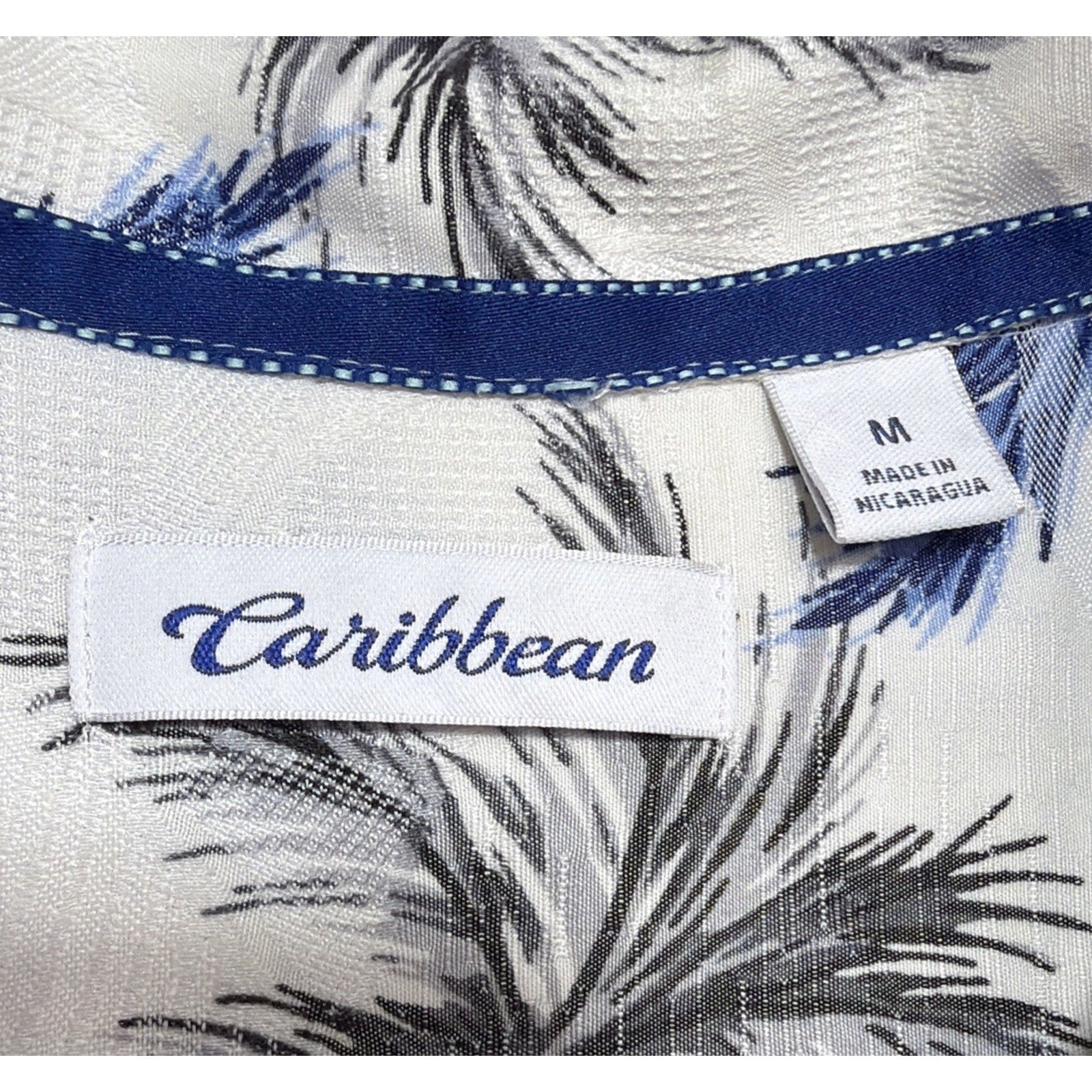 Caribbean Shirt Off White Floral Hawaiian Short Sleeve Button Medium EUC