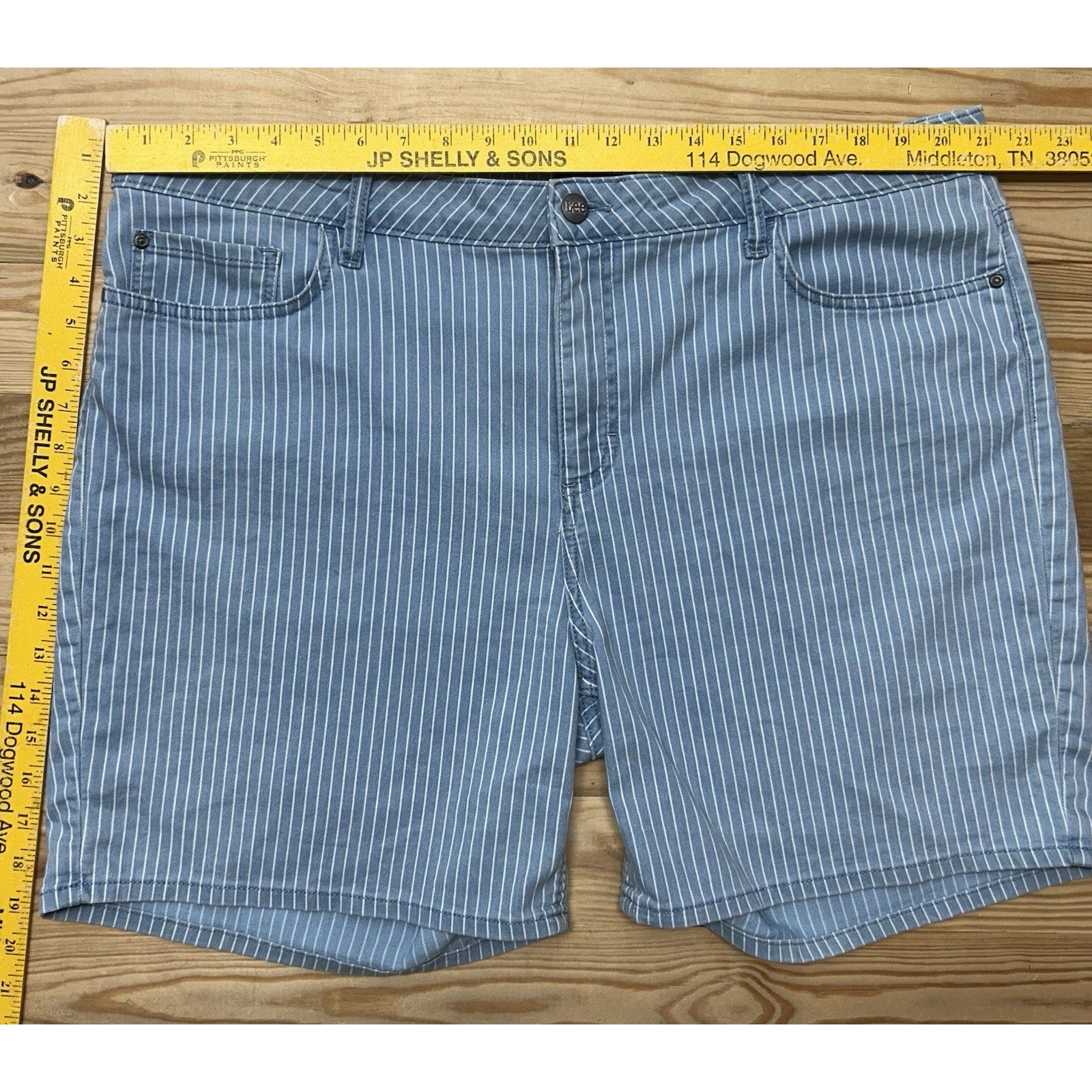 Riders By Lee Women SZ 22M Stretch Mid Rise Denim Bermuda Short- Summer Casual.