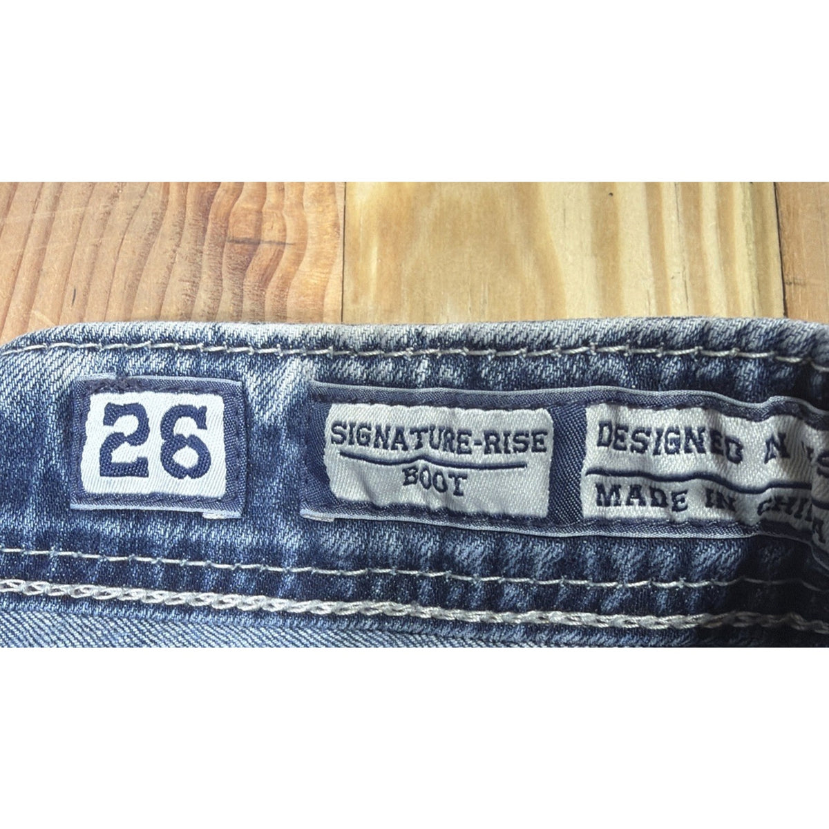 Miss Me Jeans Women's 26x32 Denim Blue Signature Boot Flap Sequin Pockets Blingy