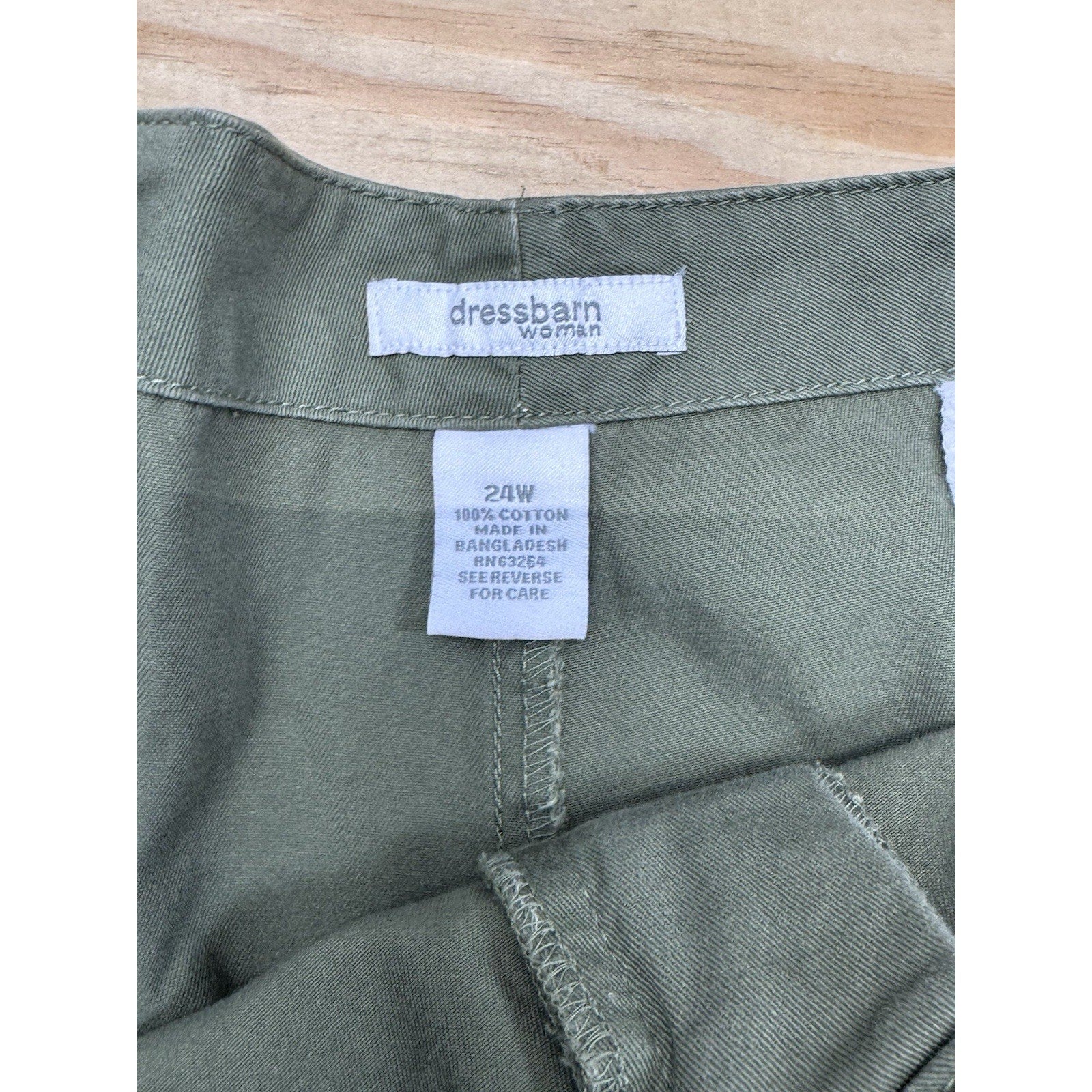 Dress Barn Green Flat Front Stretch Short Women’s Size 24W
