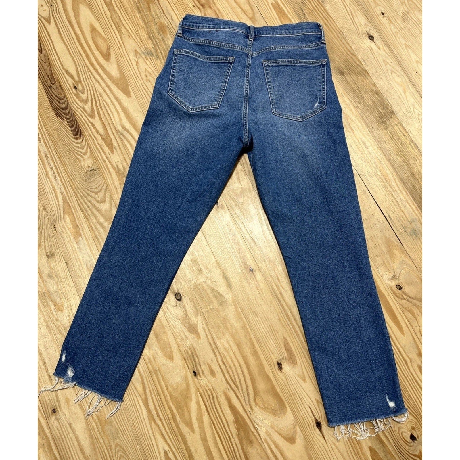 GAP women’s size 10/30 high rise Raw Hem Distressed cigarette jeans