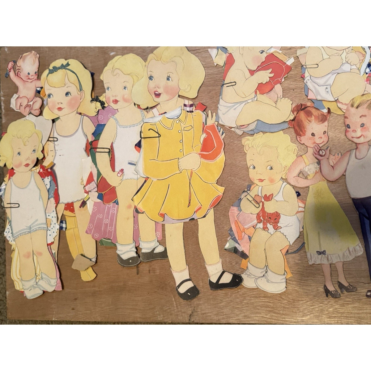 Huge Vintage Paper Dolls Lot 1930s 40s 50s Dolls Clothes Outfits Ephemera 100+