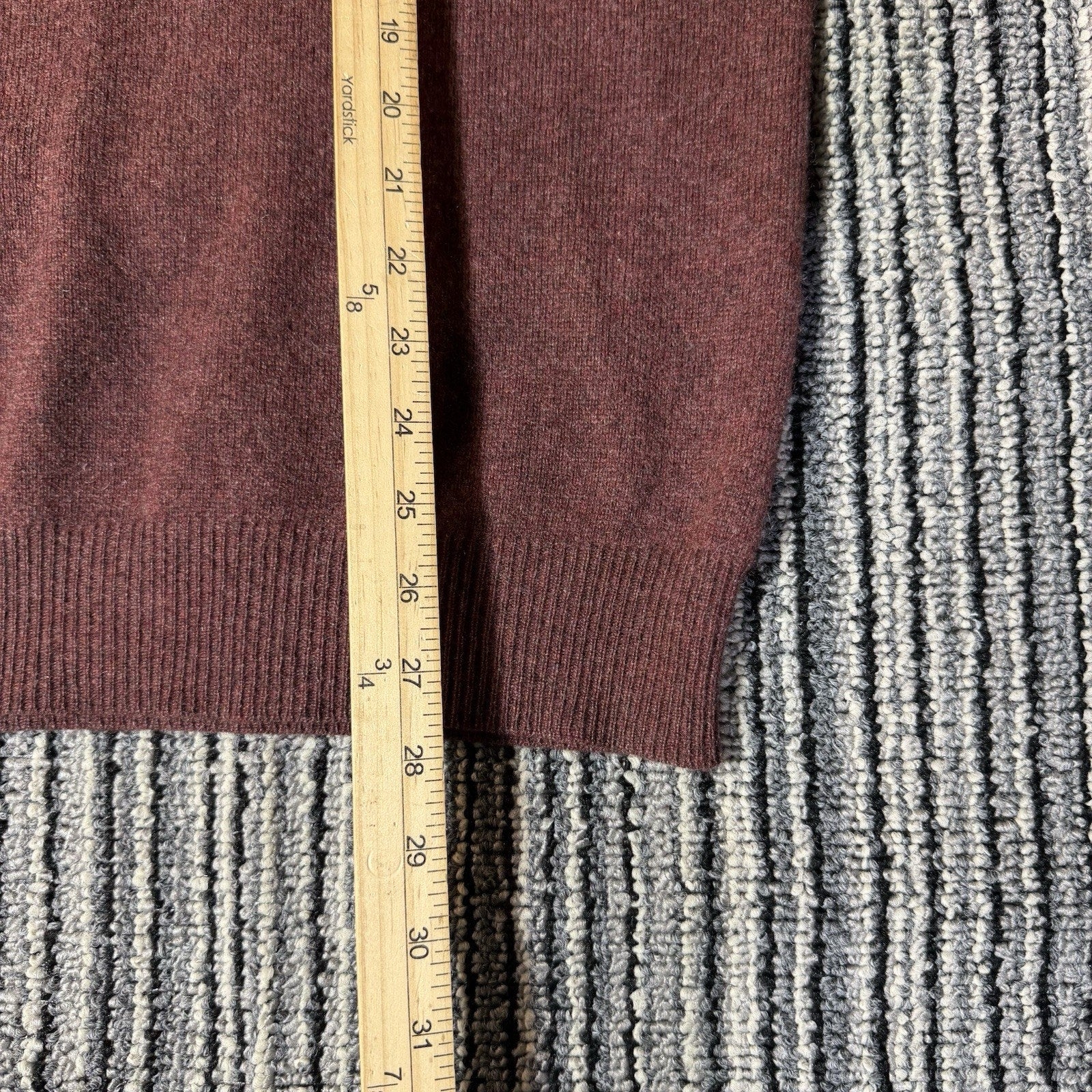 Woods & Gray Mens M 100% Cashmere V Neck Sweater Burgundy Maroon Quiet Luxury