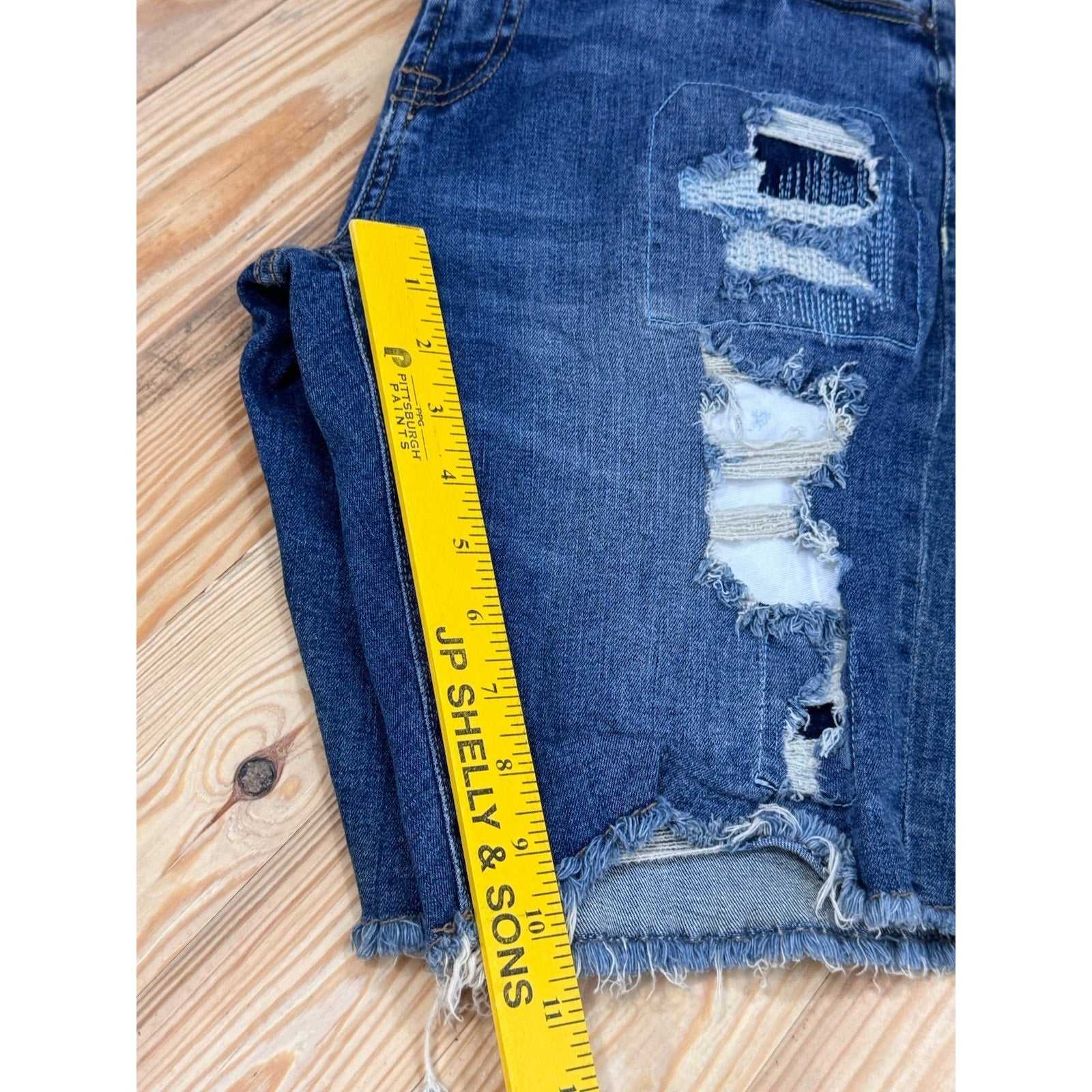 Aeropostale Adult Denim Slim Cut-Off Ripped Shorts Size 30 Men’s Aero Blue