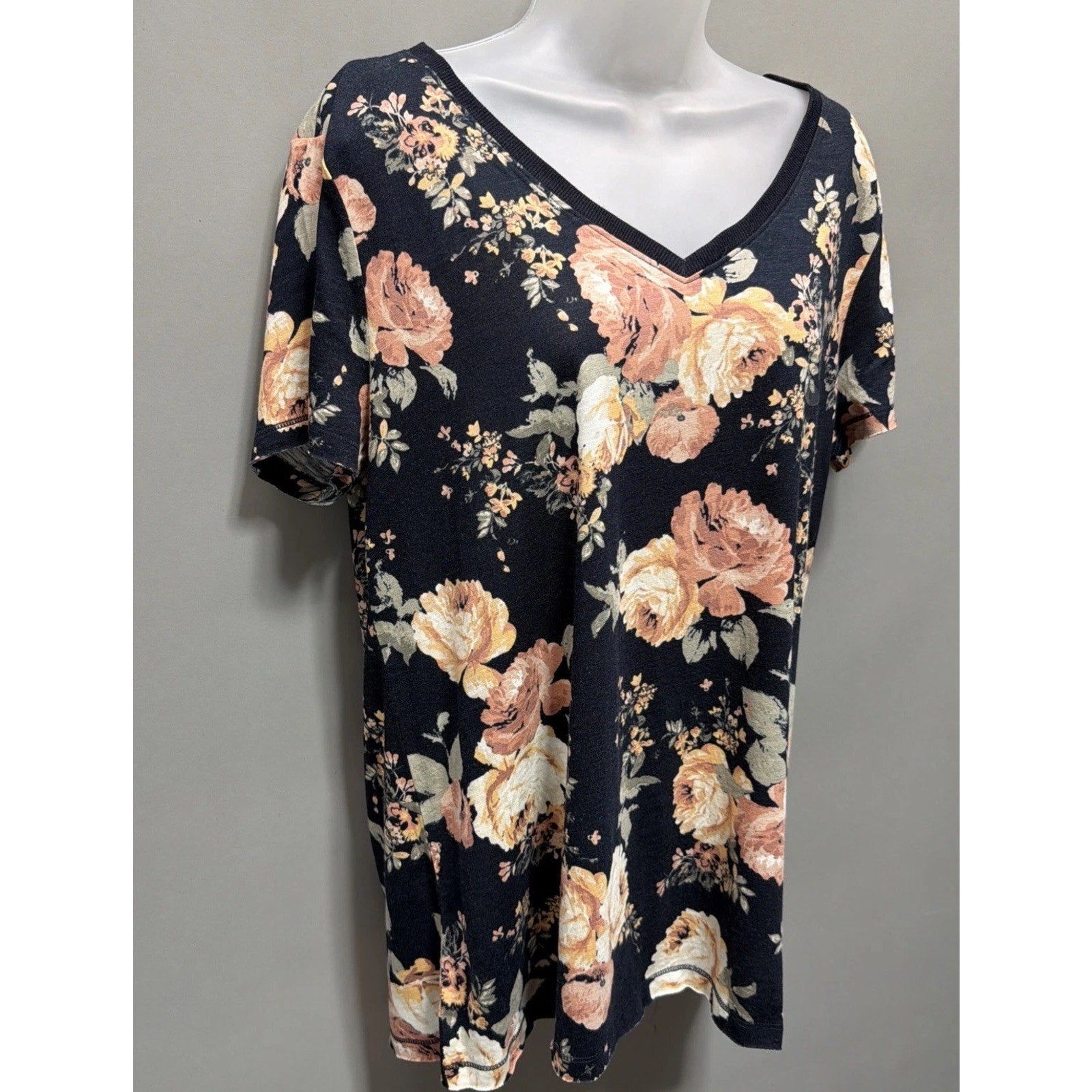 Maurices 24/7 Floral Short Sleeve Blouse Size Large Blue NWT
