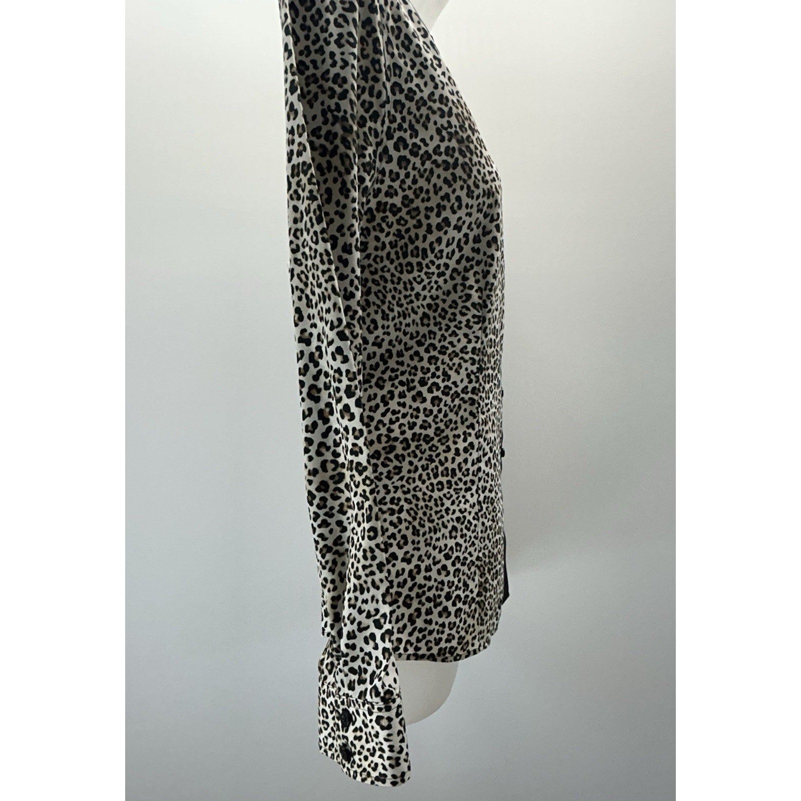 CHICO'S SZ 2 (Large/12) NO-IRON LONG SLEEVE BLOUSE LEOPARD PRINT BLOUSE NWOT.