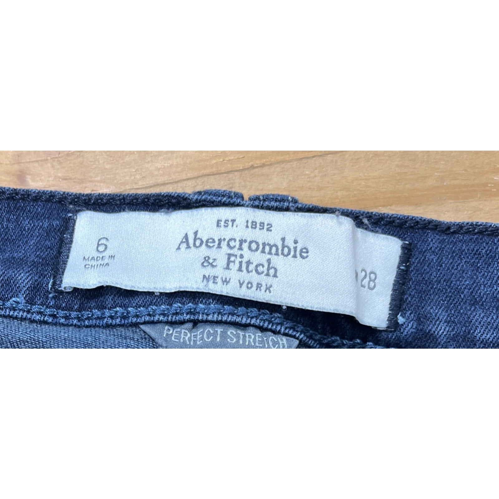 Abercrombie & Fitch Perfect stretch denim capri size 6