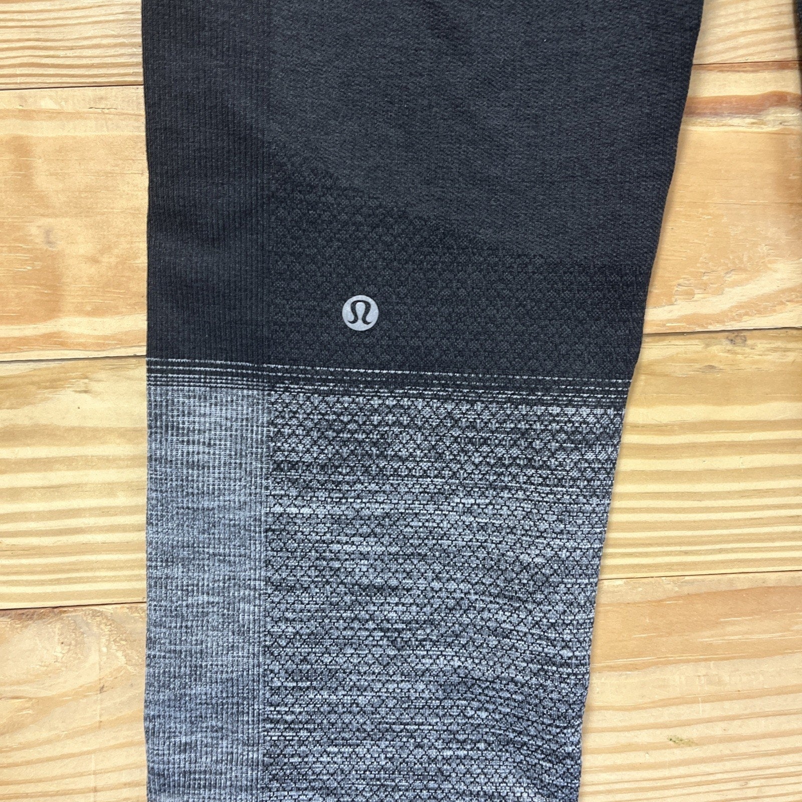 Lululemon Seamlessly Street Crop Heathered Black Size 4 EUC