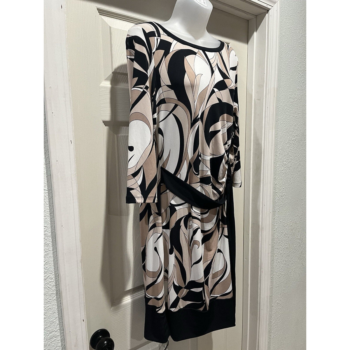 New York & Company Black/White/Beige Wrap Dress Tie Front Size Large NWT