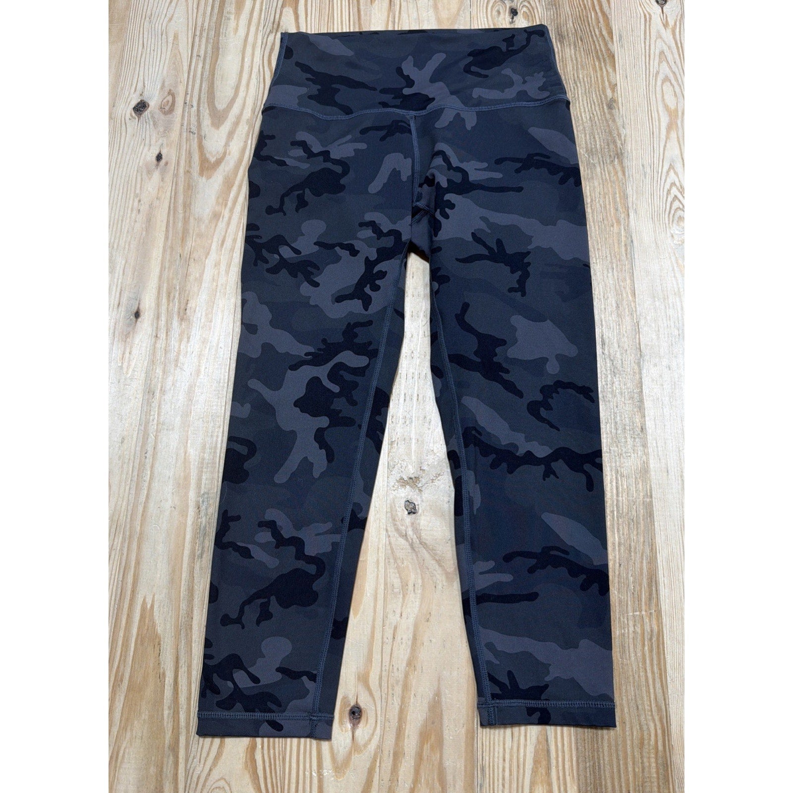 Womens Zyia Active size 2 Camo Cropped Leggings EUC