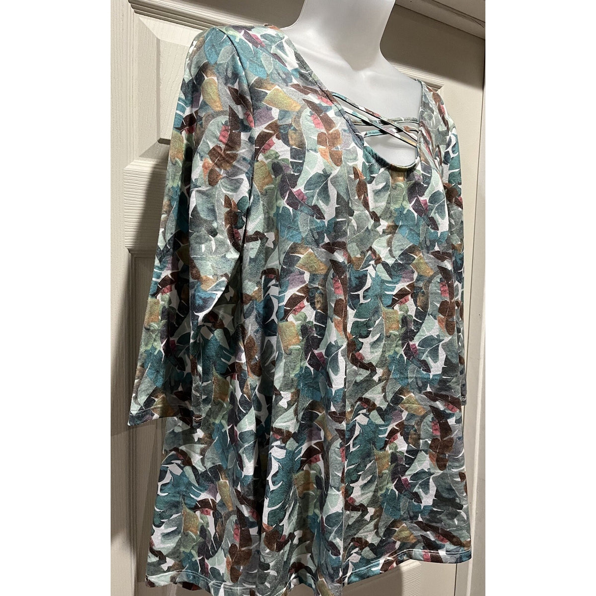 Simply Noelle Tunic Top Size Small Colorful Green Mauve V- Neck 3/4 Sleeve