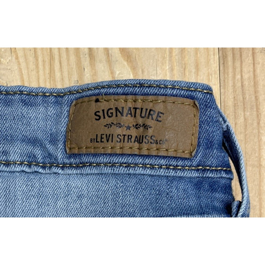 Levi's Signature Womens Shorts 6/28 Blue Modern Skinny Distressed