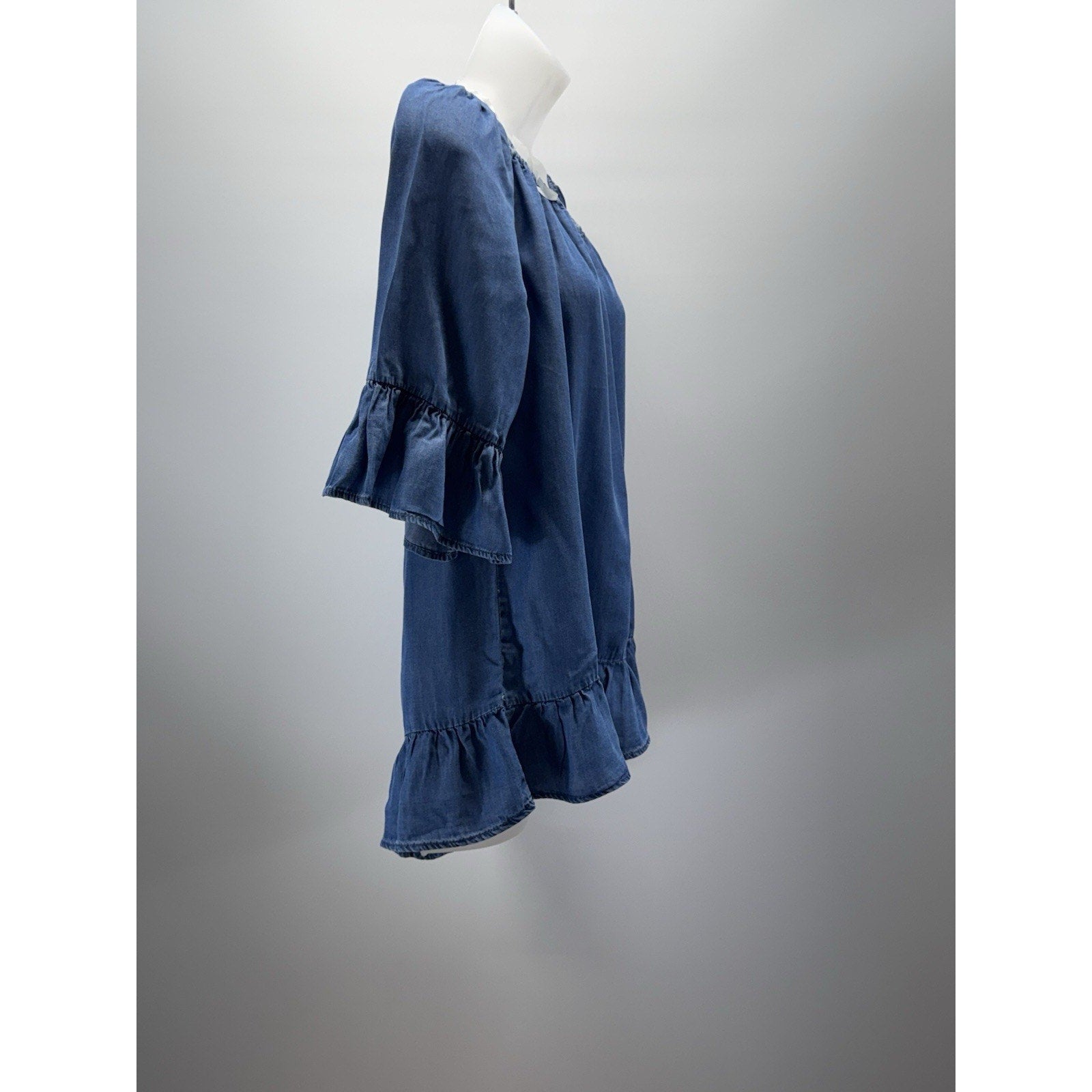 Signature Studio Peasant Top Blue Chambray 3/4 Sleeve Ruffle Women’s Size L NWT