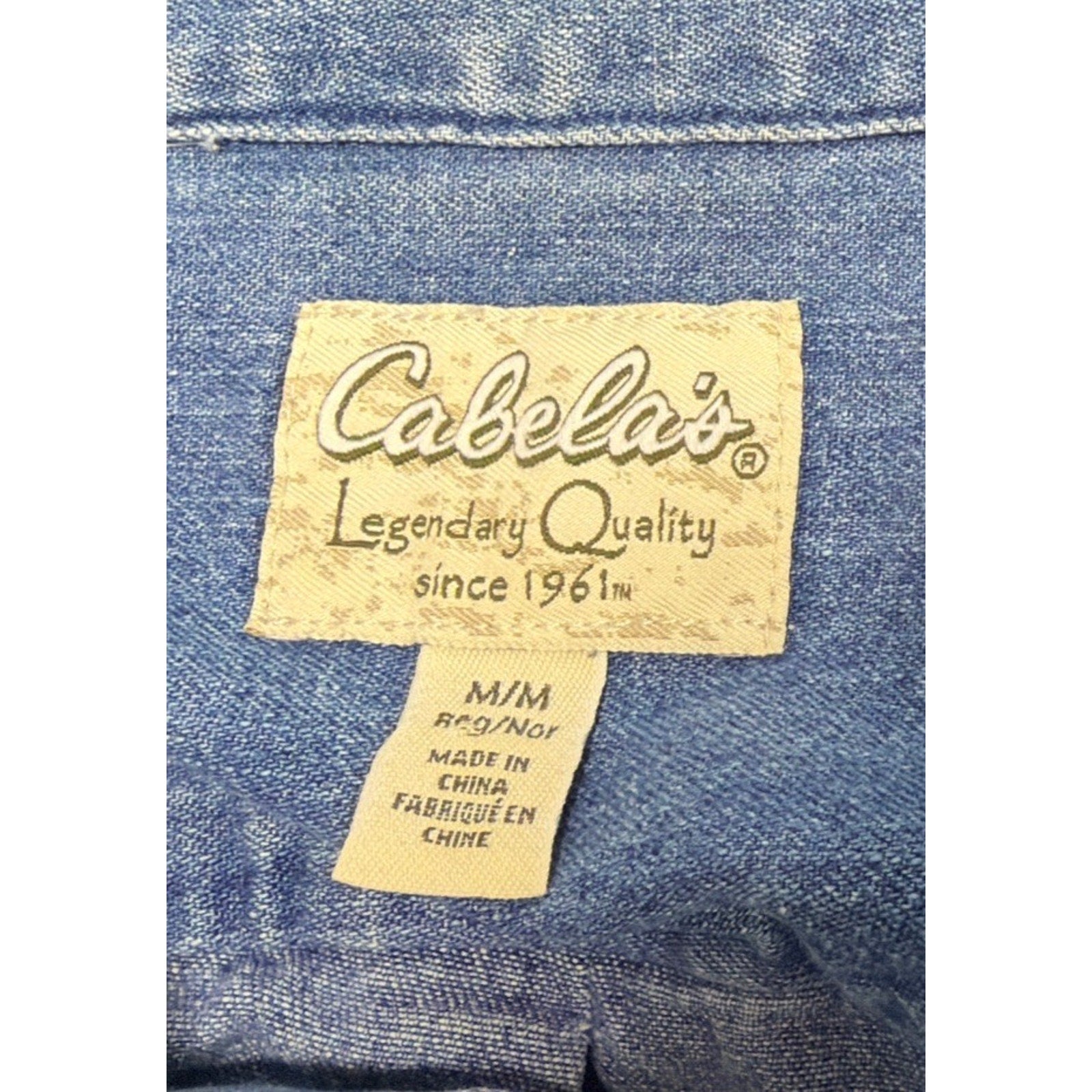 Cabela's Vintage Blue Chambray Denim Jean Button Down Shirt Mens Size M Y2K
