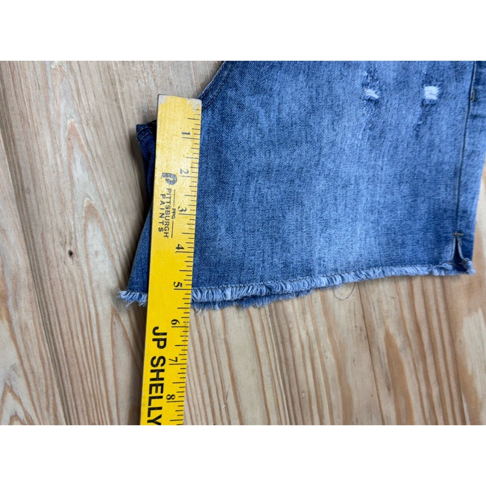 Women Signature Studio Belted Blue Denim Shorts MidRise Sz 4