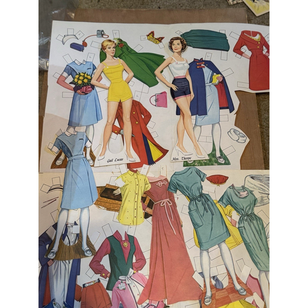 The Nurses Cut Outs Whitman Publishing (1975) 2 Paper Dolls w/ Clothing