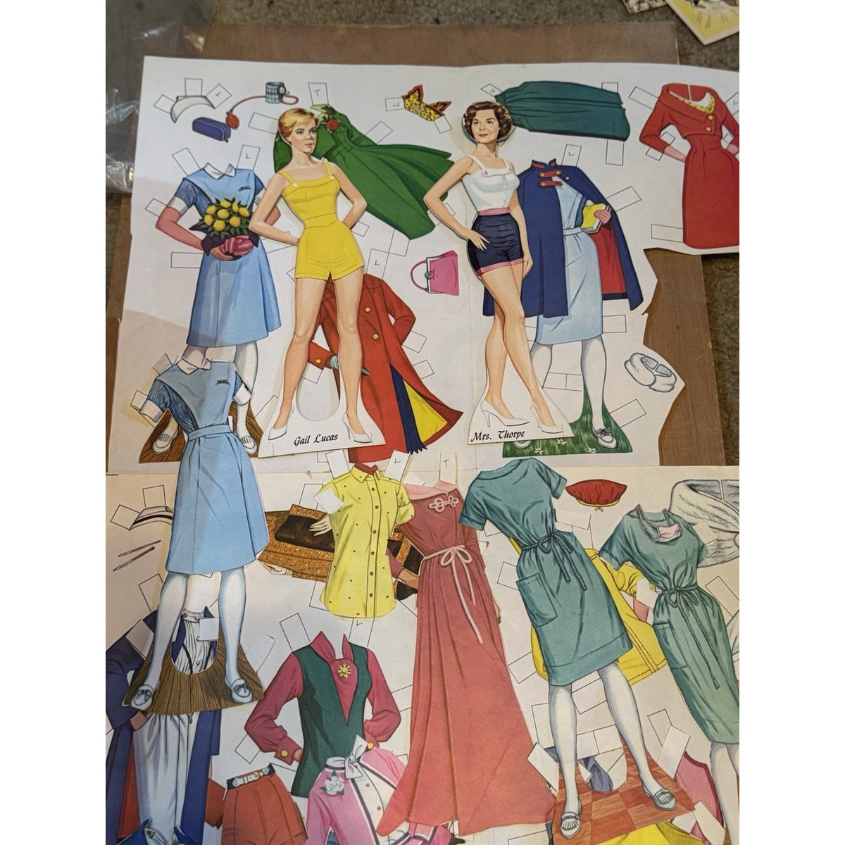 The Nurses Cut Outs Whitman Publishing (1975) 2 Paper Dolls w/ Clothing