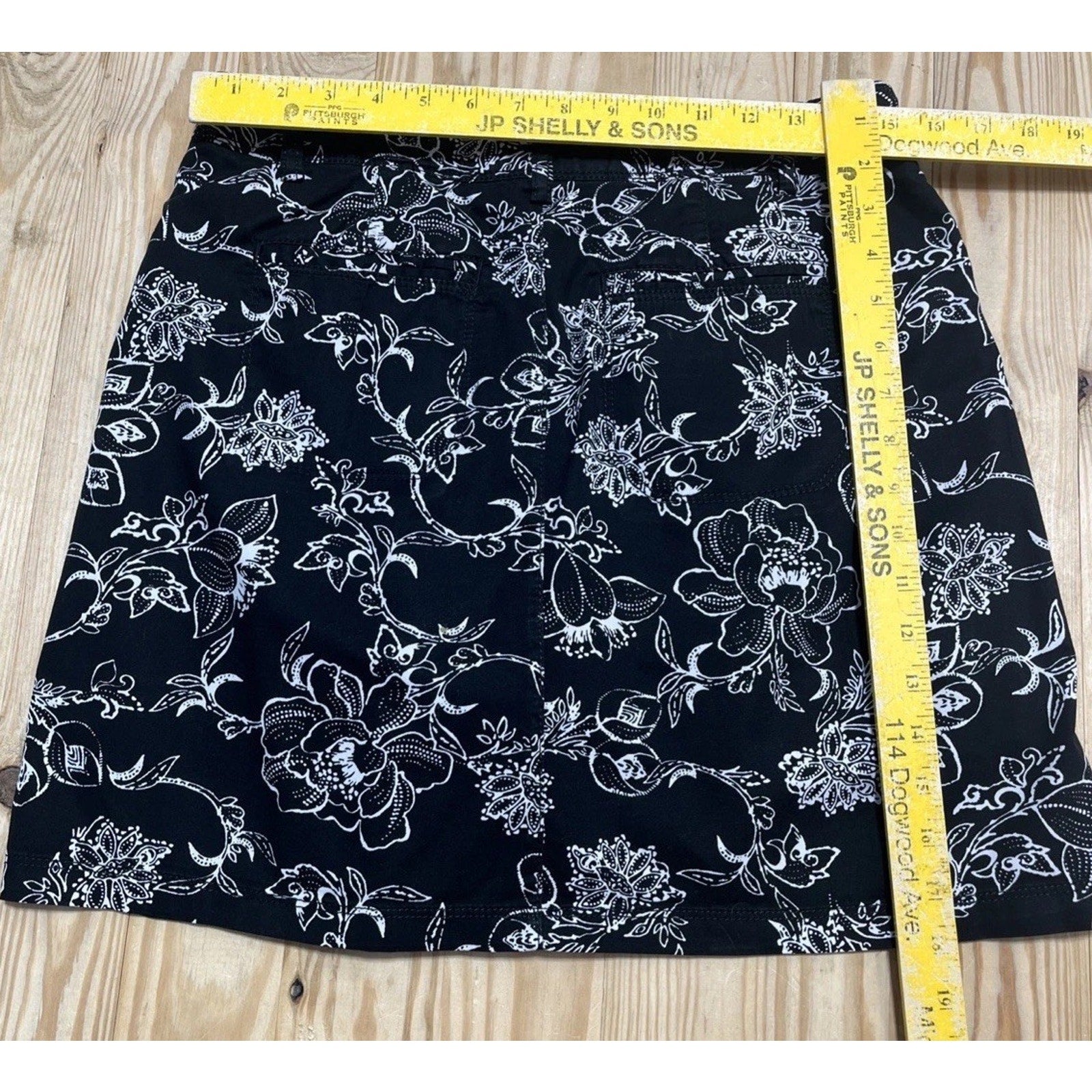 Skort Black White Flowers Shorts Skirt Combo Size 6 Croft & Barrow Women Floral