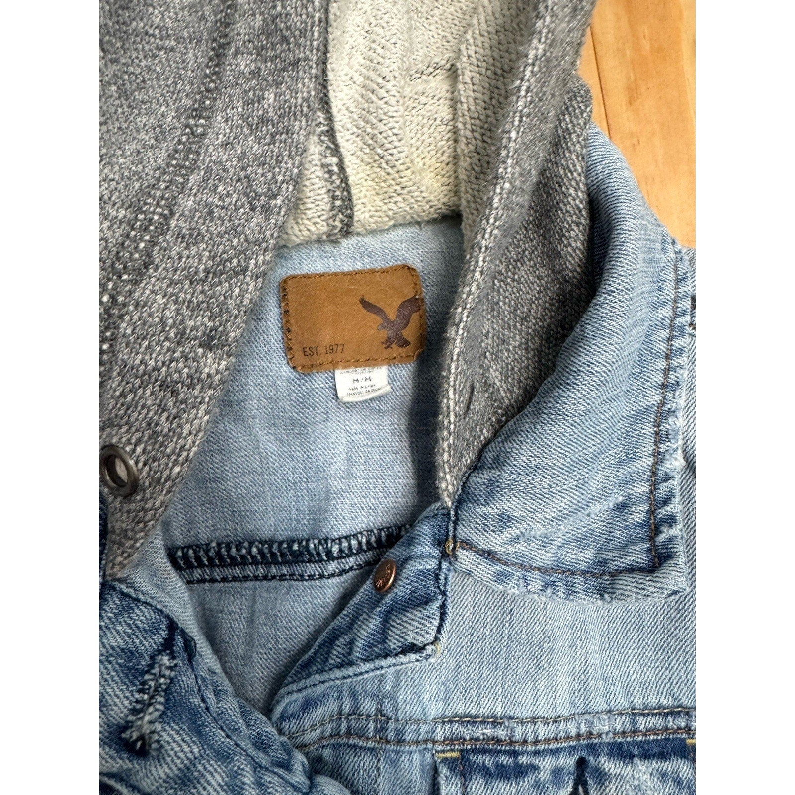 American Eagle Hooded Denim Jacket Size Juniors Medium Gray Fabric Sleeves