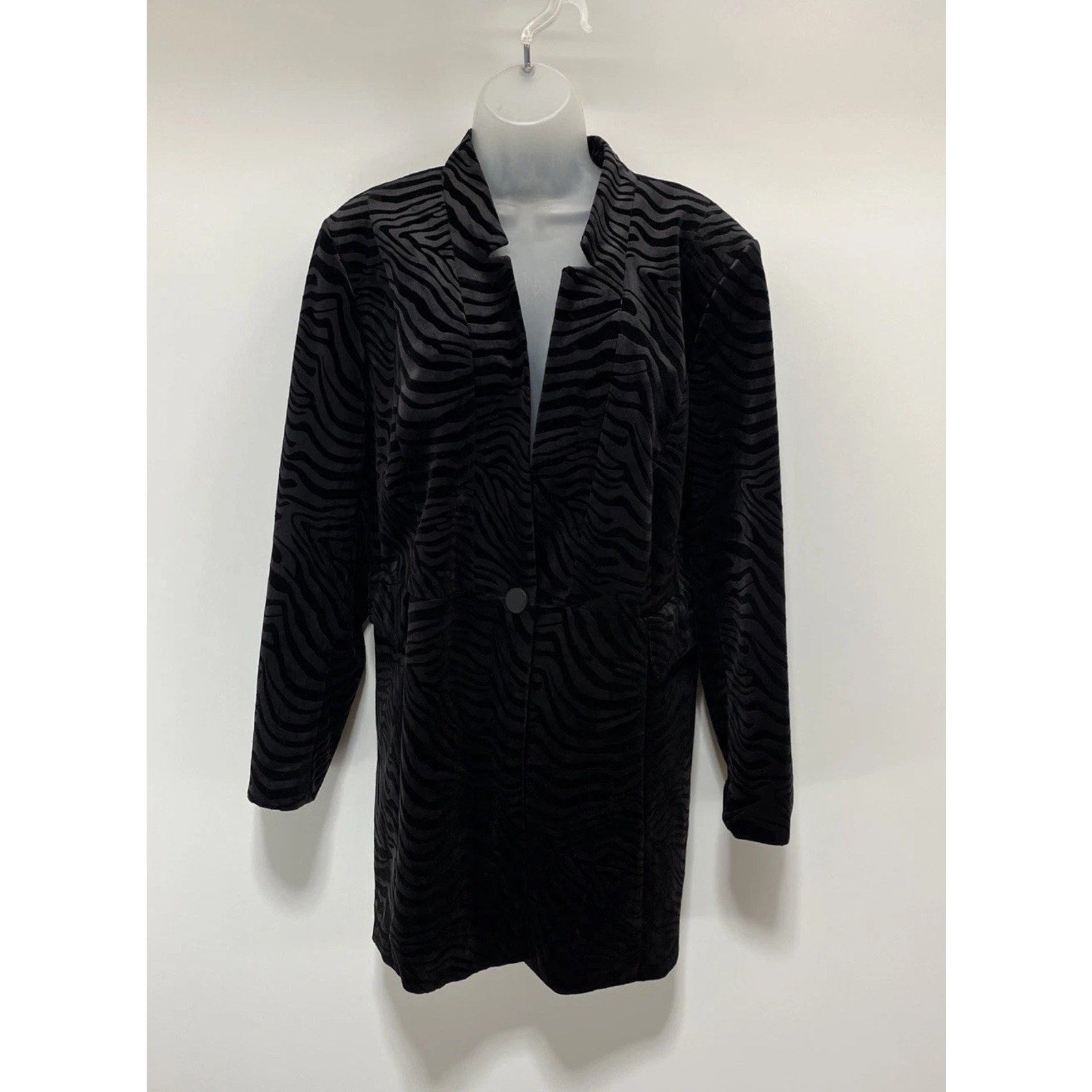 CHICO'S BLACK EMBOSSED ZEBRA PRINT VELVET JACKET SIZE 3 NWT