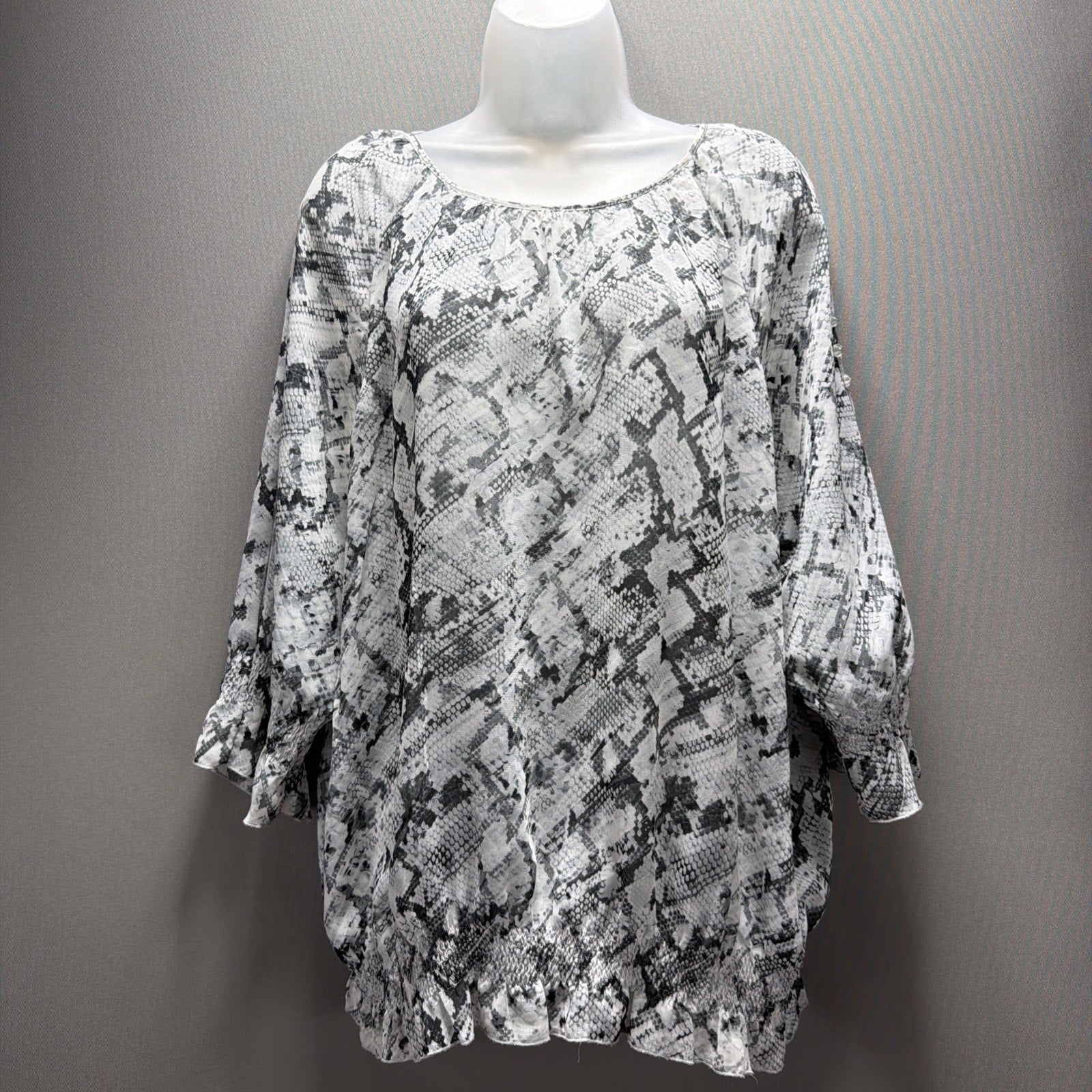 Chico’s 2 /L Top Animal Print Sheer Shell Lite Wt Elastic Hem Cut Out Sleeves