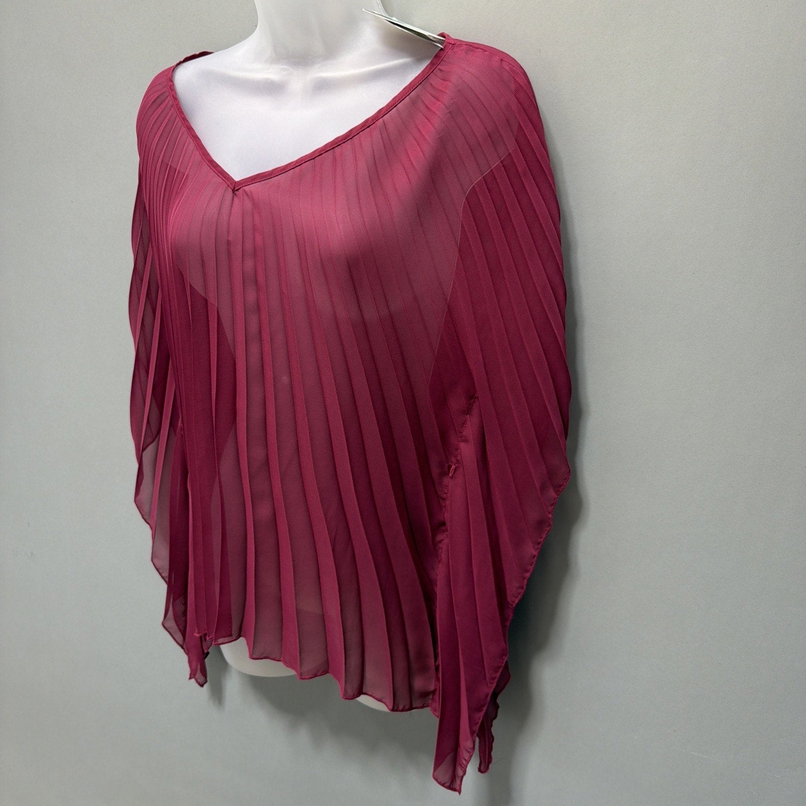 6 Degrees Women’s v-Neck LS Crimson Blouse Sz. Small NEW