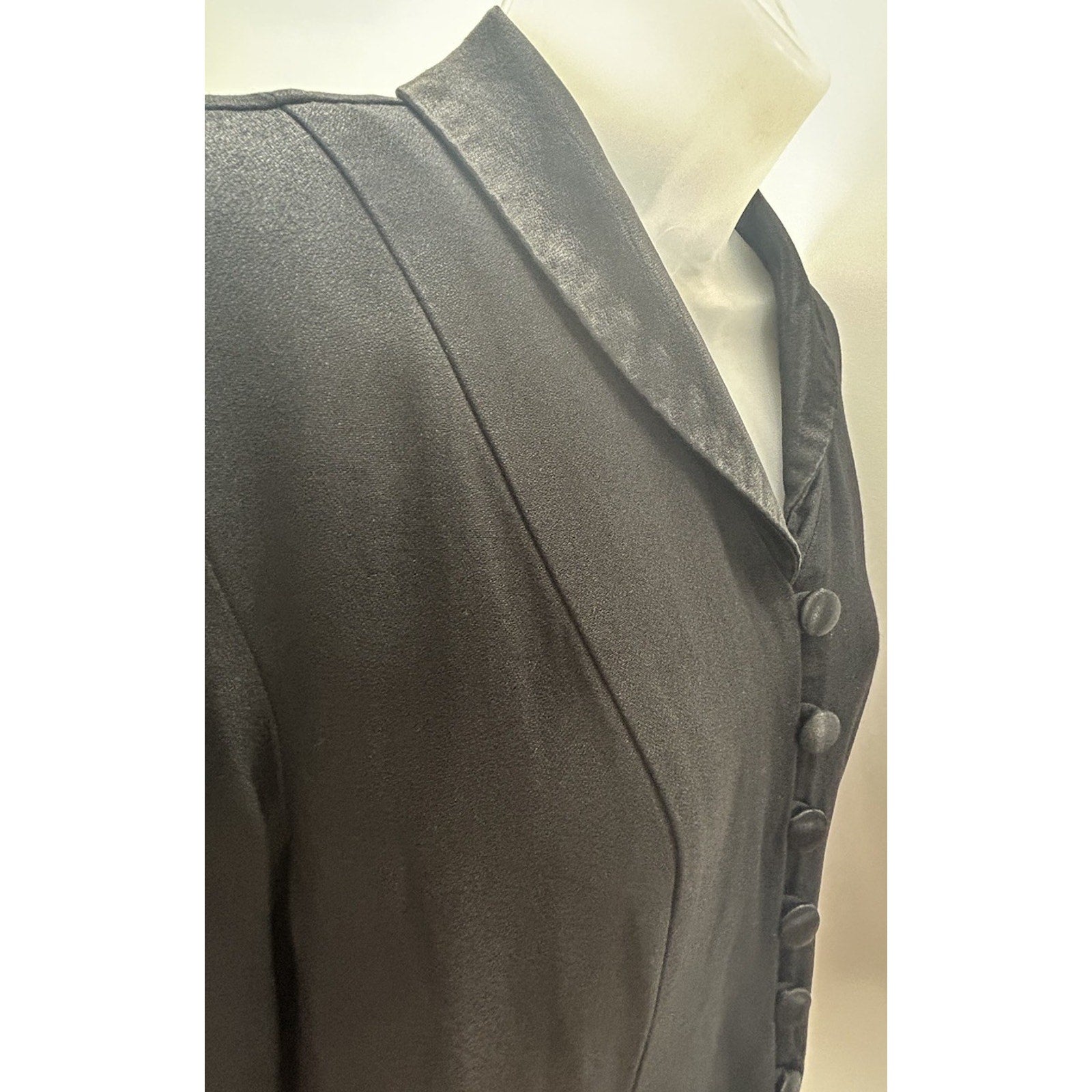 STUDIO I petite Black Blazer Top Sz 8 PM Black buttons & Velvet Trim VTG.