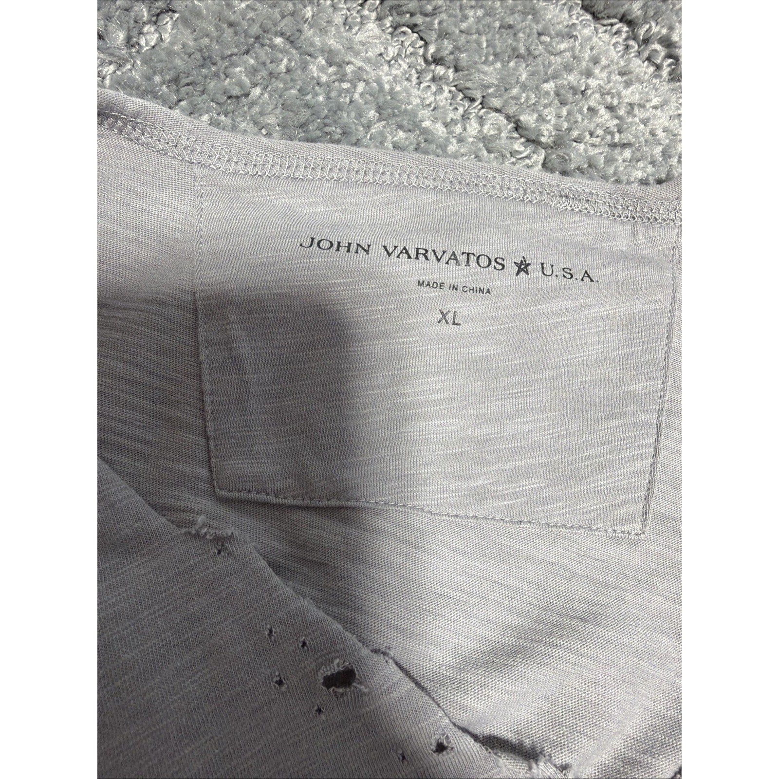 EUC XL Men's john Varvatos Miles Light Gray V Neck T-Shirt