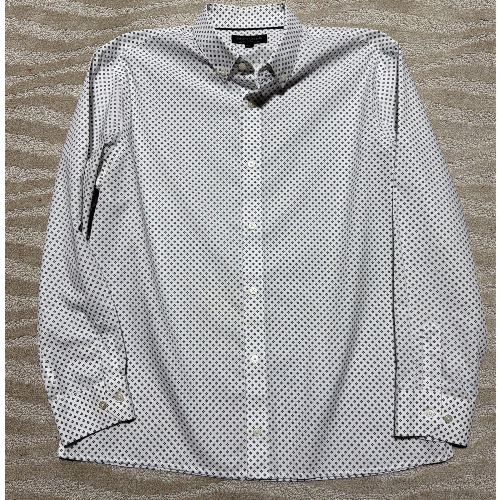 Banana Republic Standard-Fit Non-Iron Dress Shirt in White Blue Dot Size L NWOT