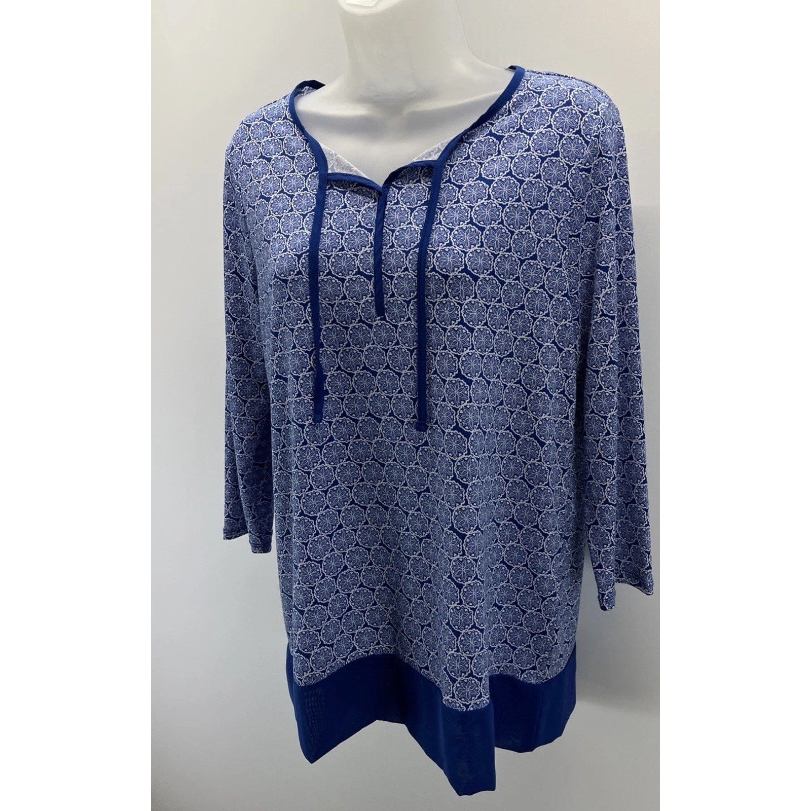 Chicos Blue Medallion Bristol Split Neck Tunic Top Size 0 Small